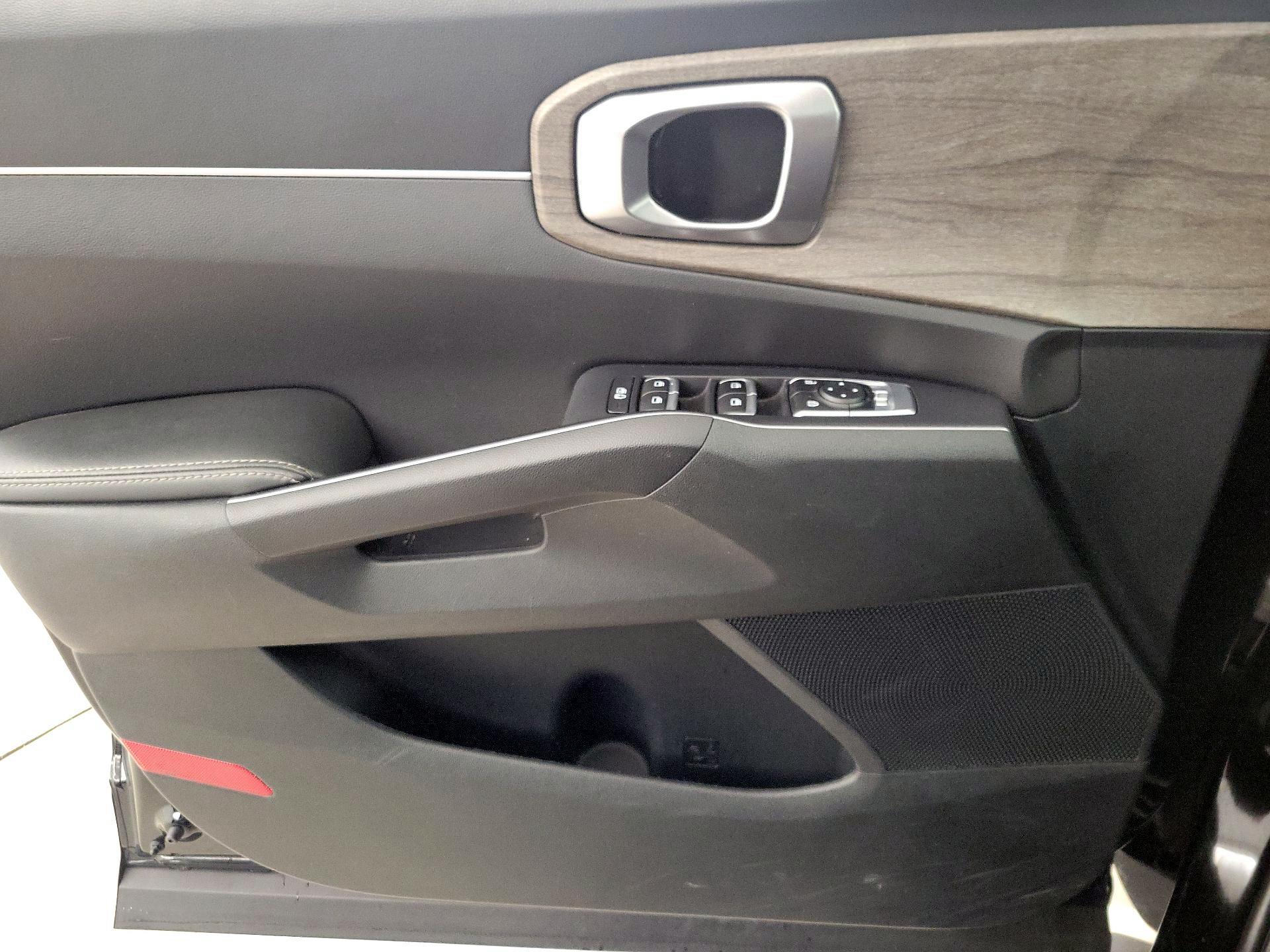 Thumbnail: 2023 Kia Sorento - 12