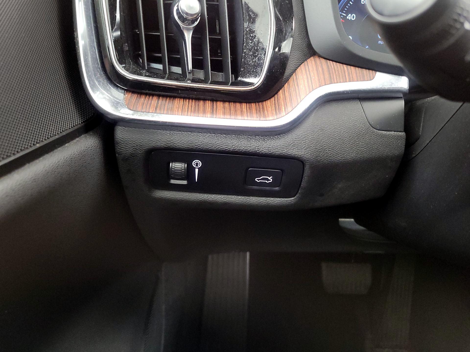 Thumbnail: 2022 Volvo S60 - 13