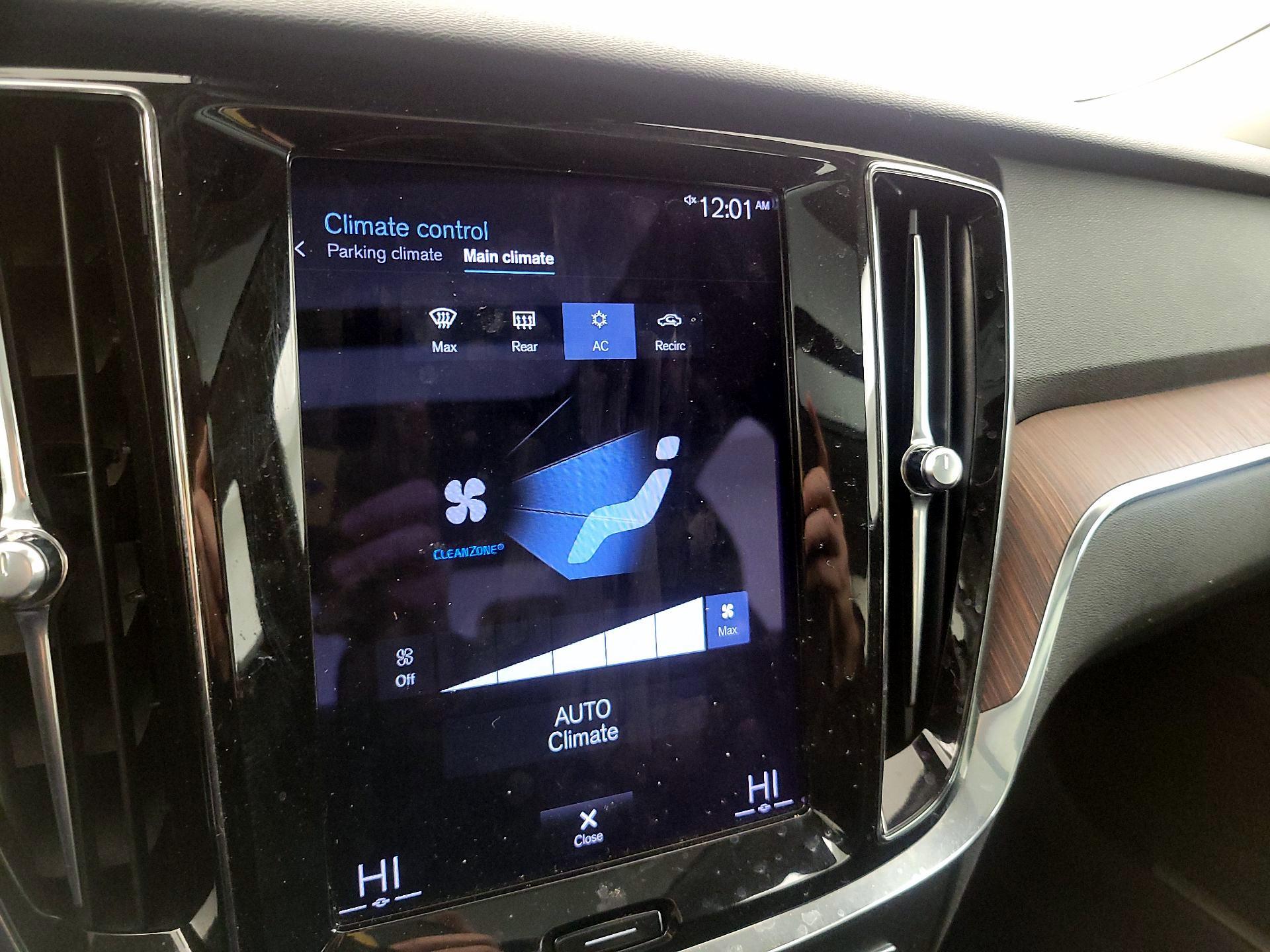 Thumbnail: 2022 Volvo S60 - 17