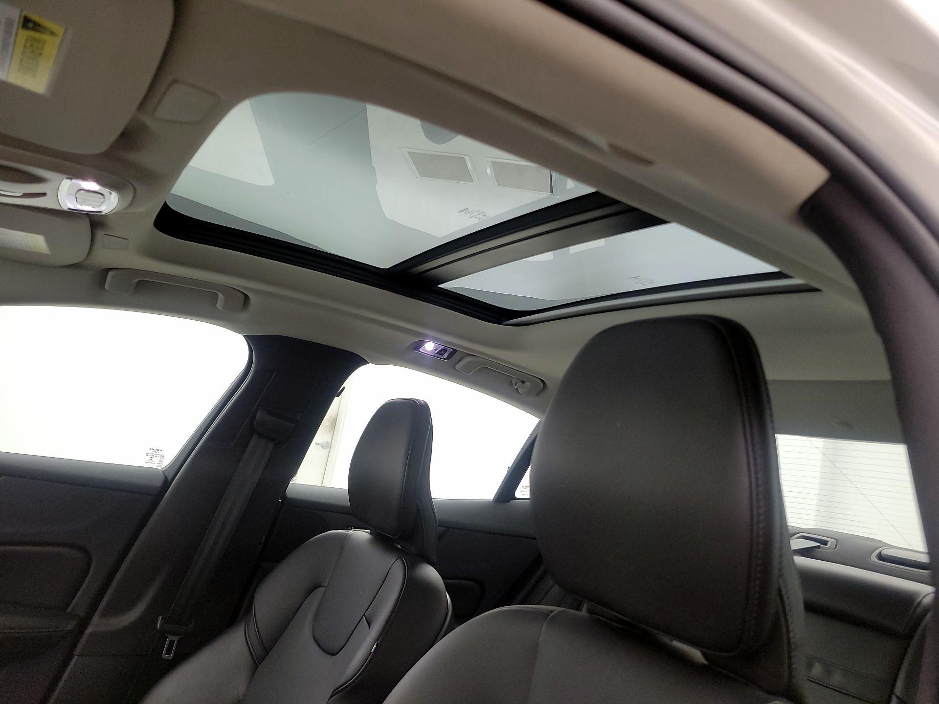 Thumbnail: 2022 Volvo S60 - 20