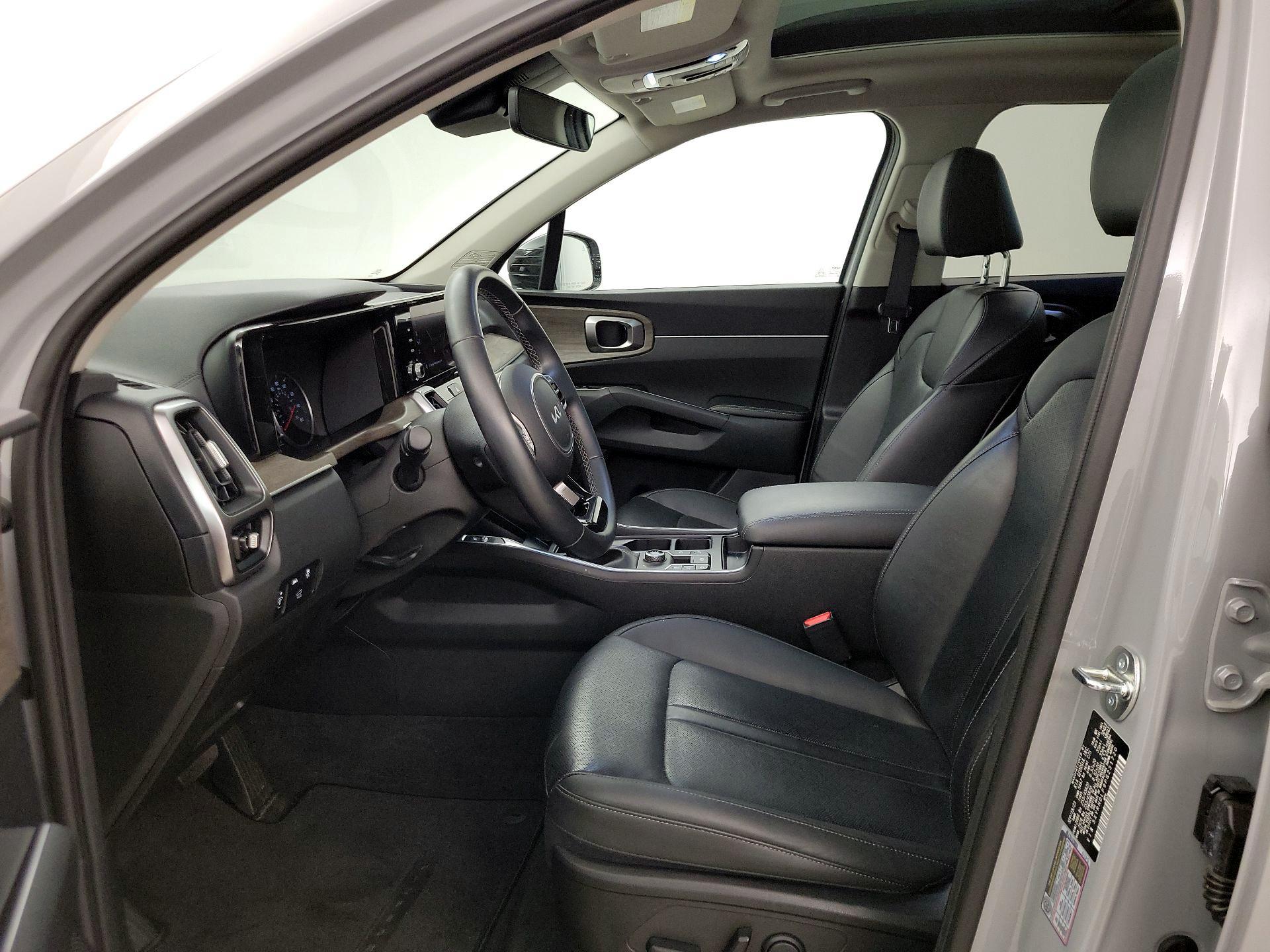 Thumbnail: 2023 Kia Sorento - 11