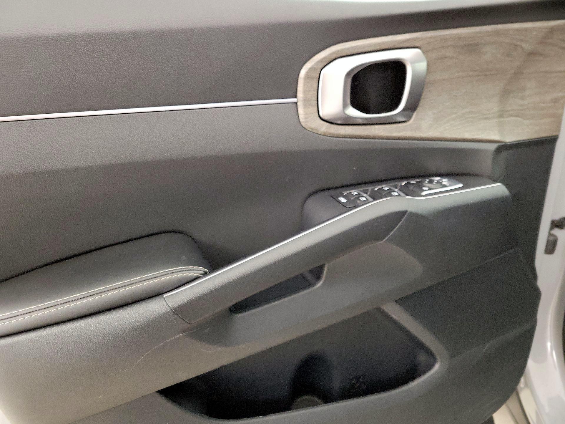 Thumbnail: 2023 Kia Sorento - 12