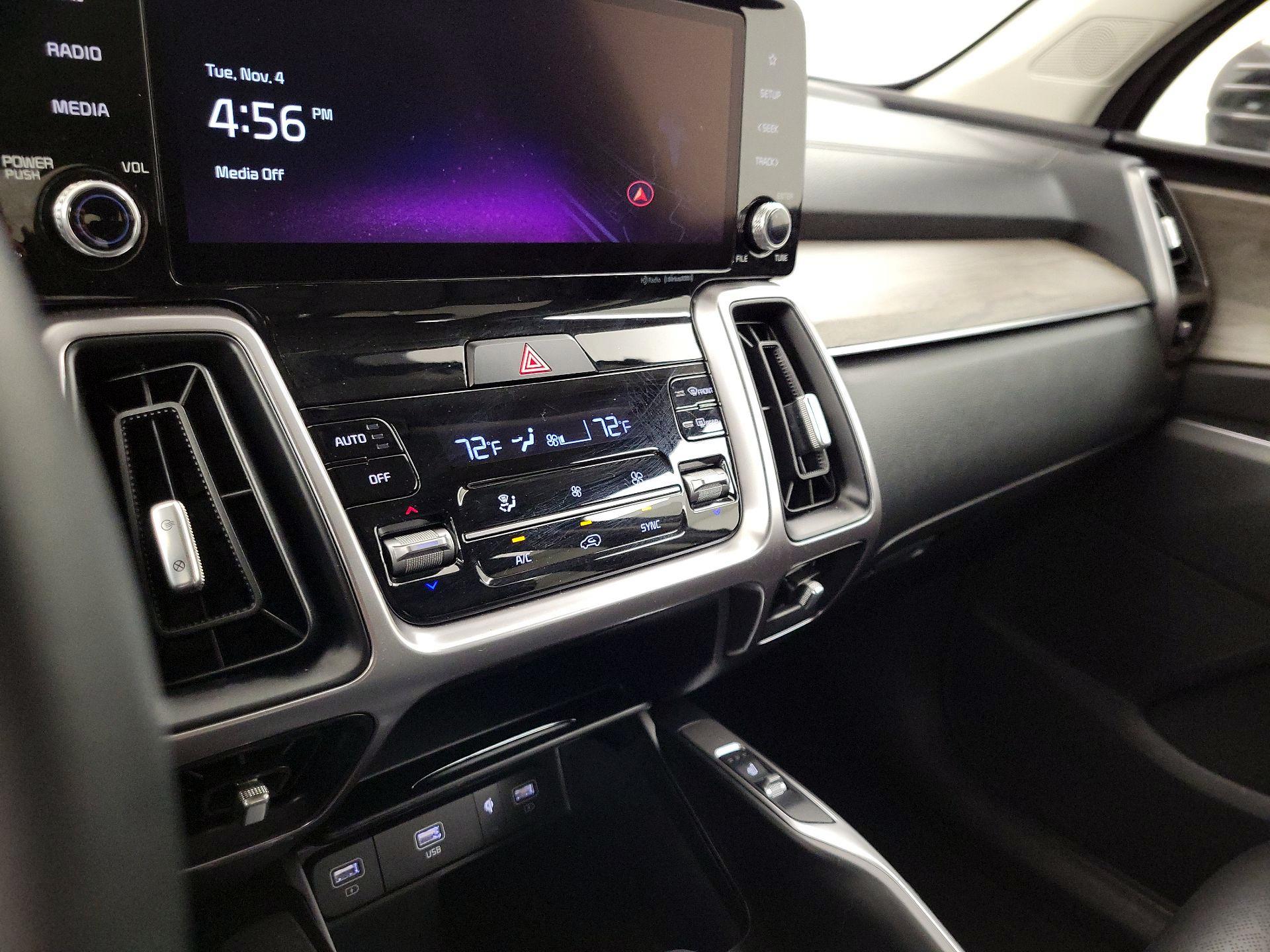 Thumbnail: 2023 Kia Sorento - 17