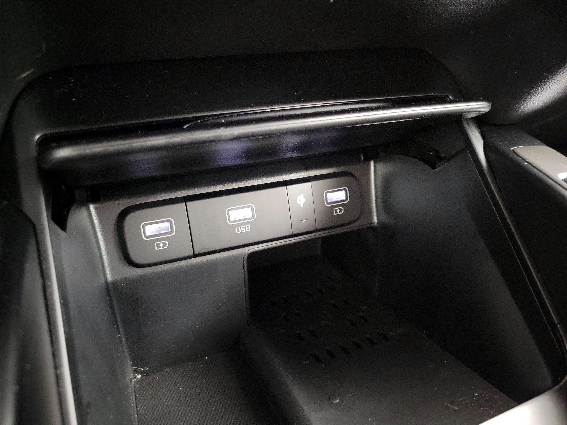 Thumbnail: 2023 Kia Sorento - 19