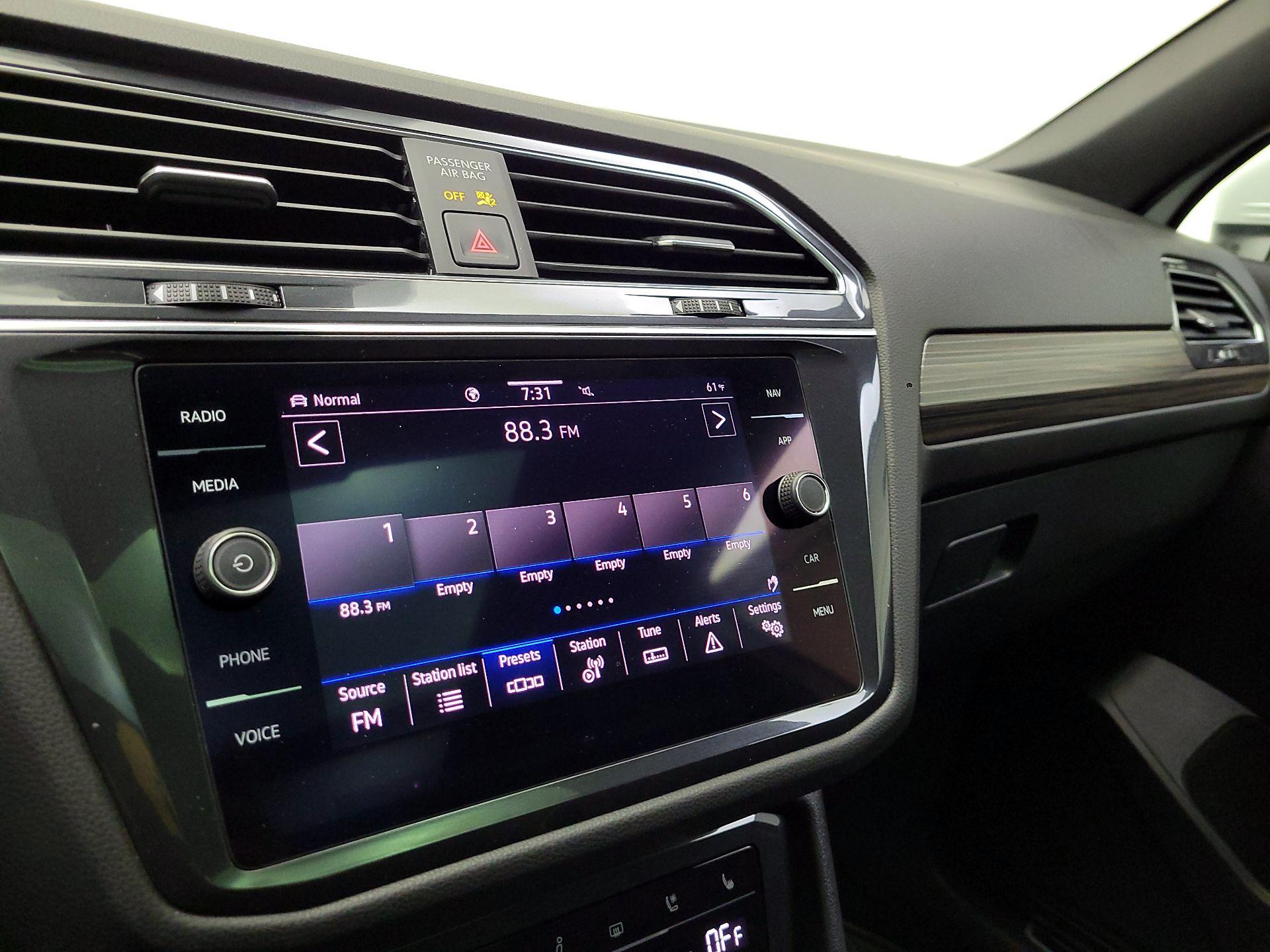 Thumbnail: 2022 Volkswagen Tiguan - 16