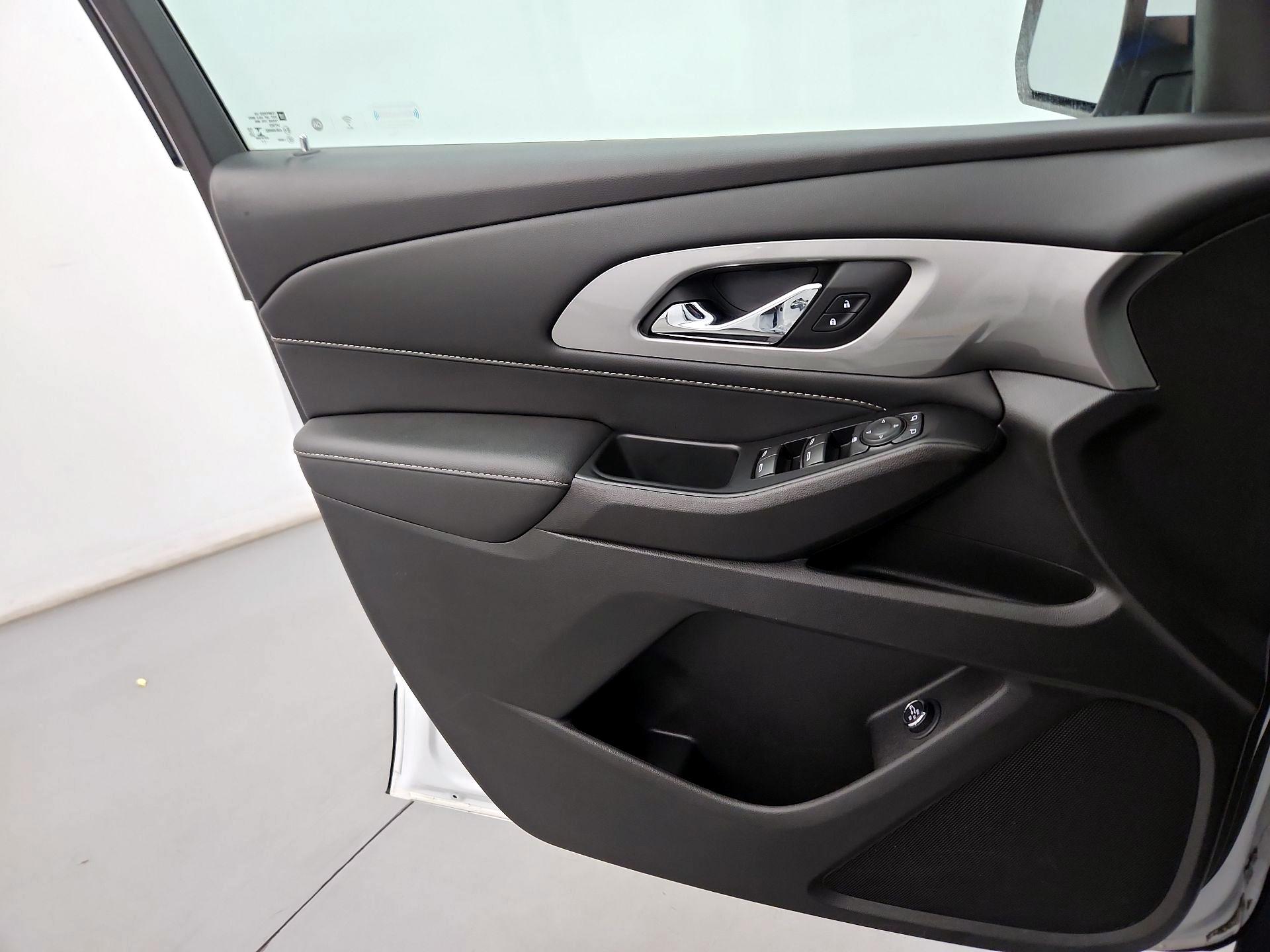 Thumbnail: 2023 Chevrolet Traverse - 10