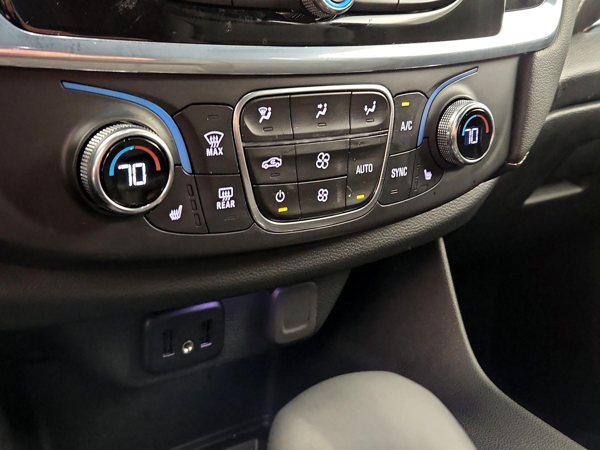 Thumbnail: 2023 Chevrolet Traverse - 14