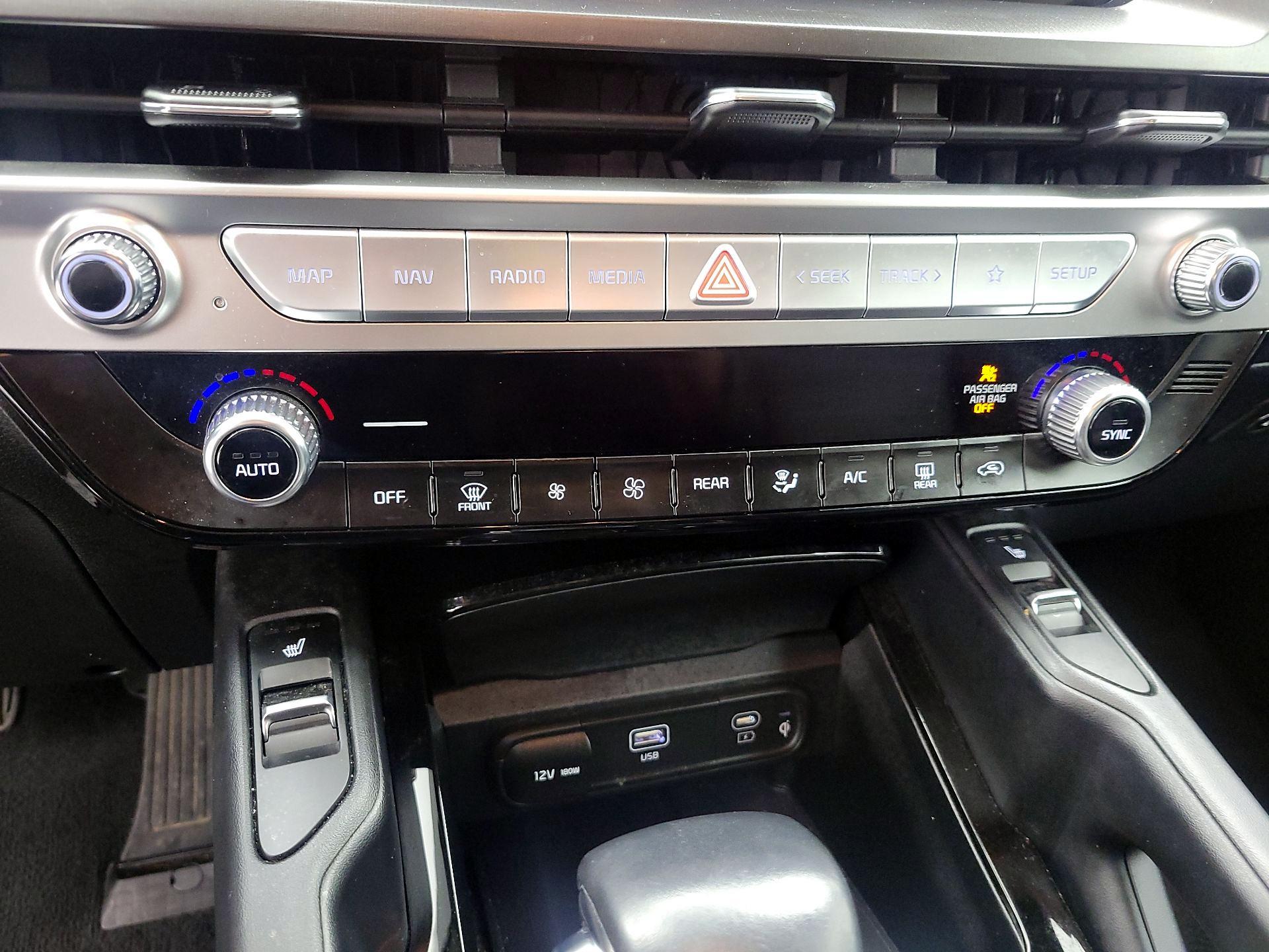 Thumbnail: 2023 Kia Telluride - 17