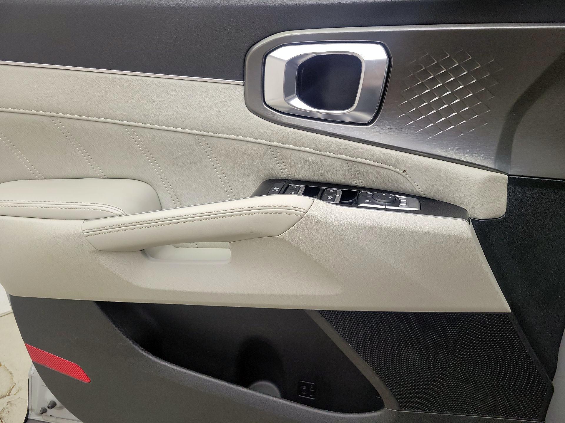 Thumbnail: 2022 Kia Sorento - 12