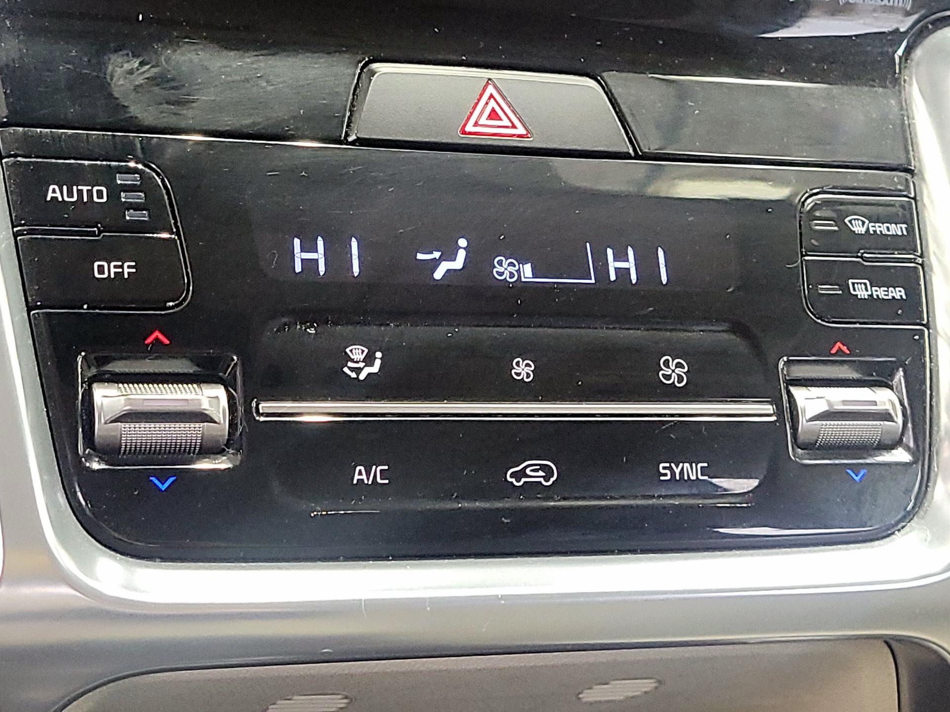 Thumbnail: 2022 Kia Sorento - 17