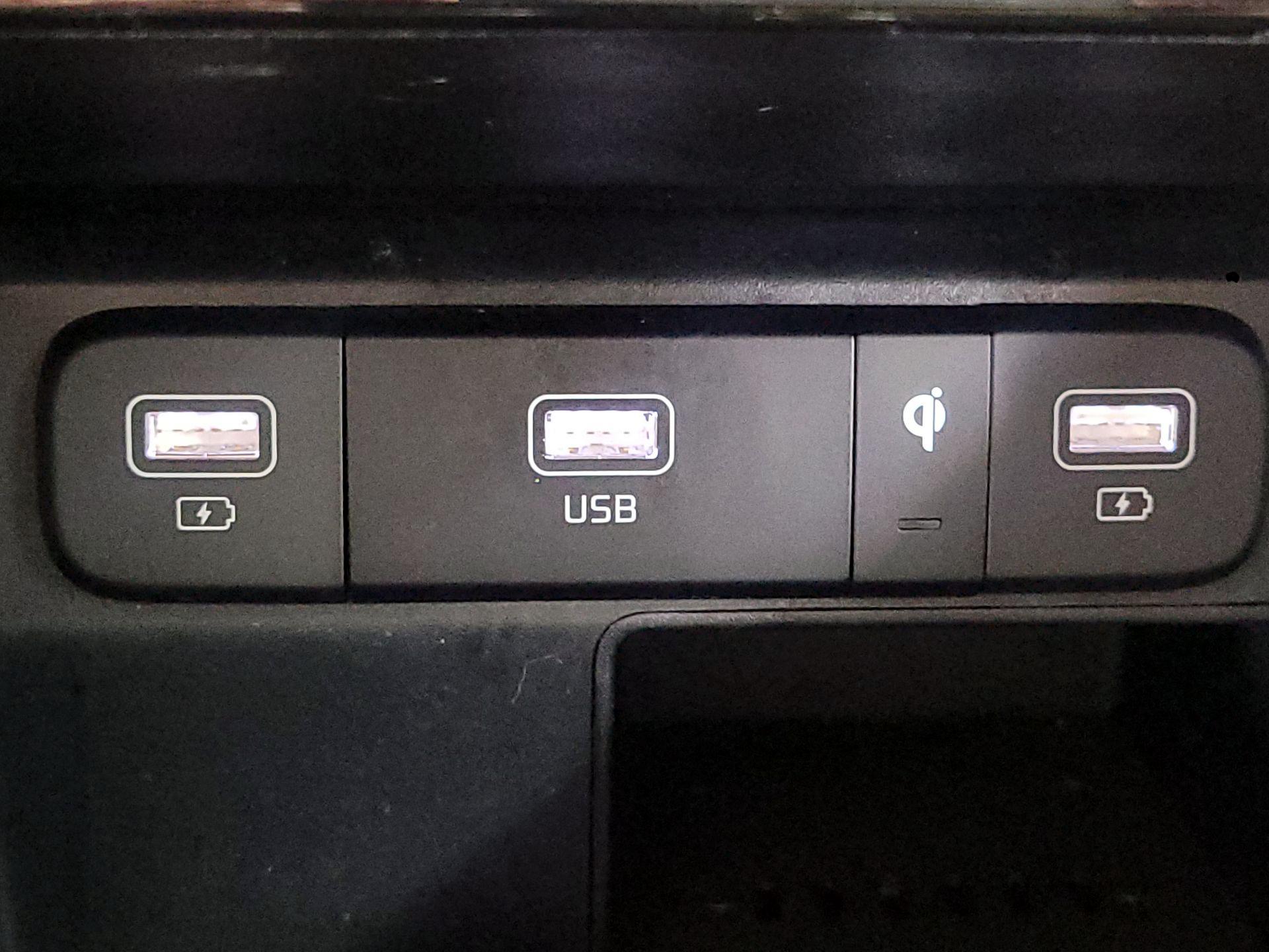 Thumbnail: 2022 Kia Sorento - 19