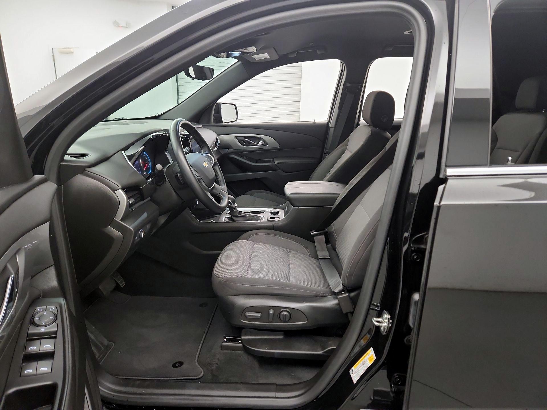 Thumbnail: 2023 Chevrolet Traverse - 9