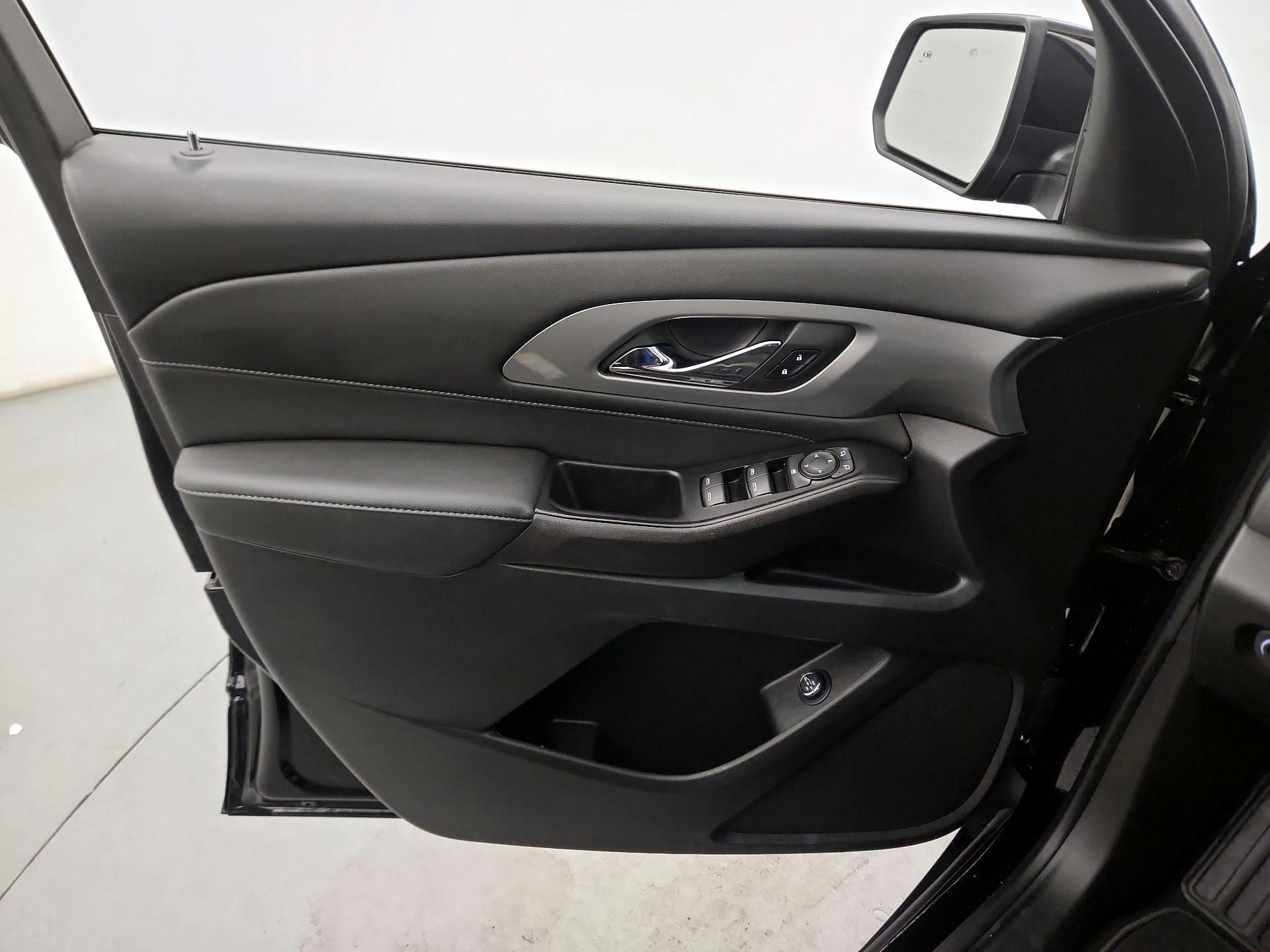 Thumbnail: 2023 Chevrolet Traverse - 10