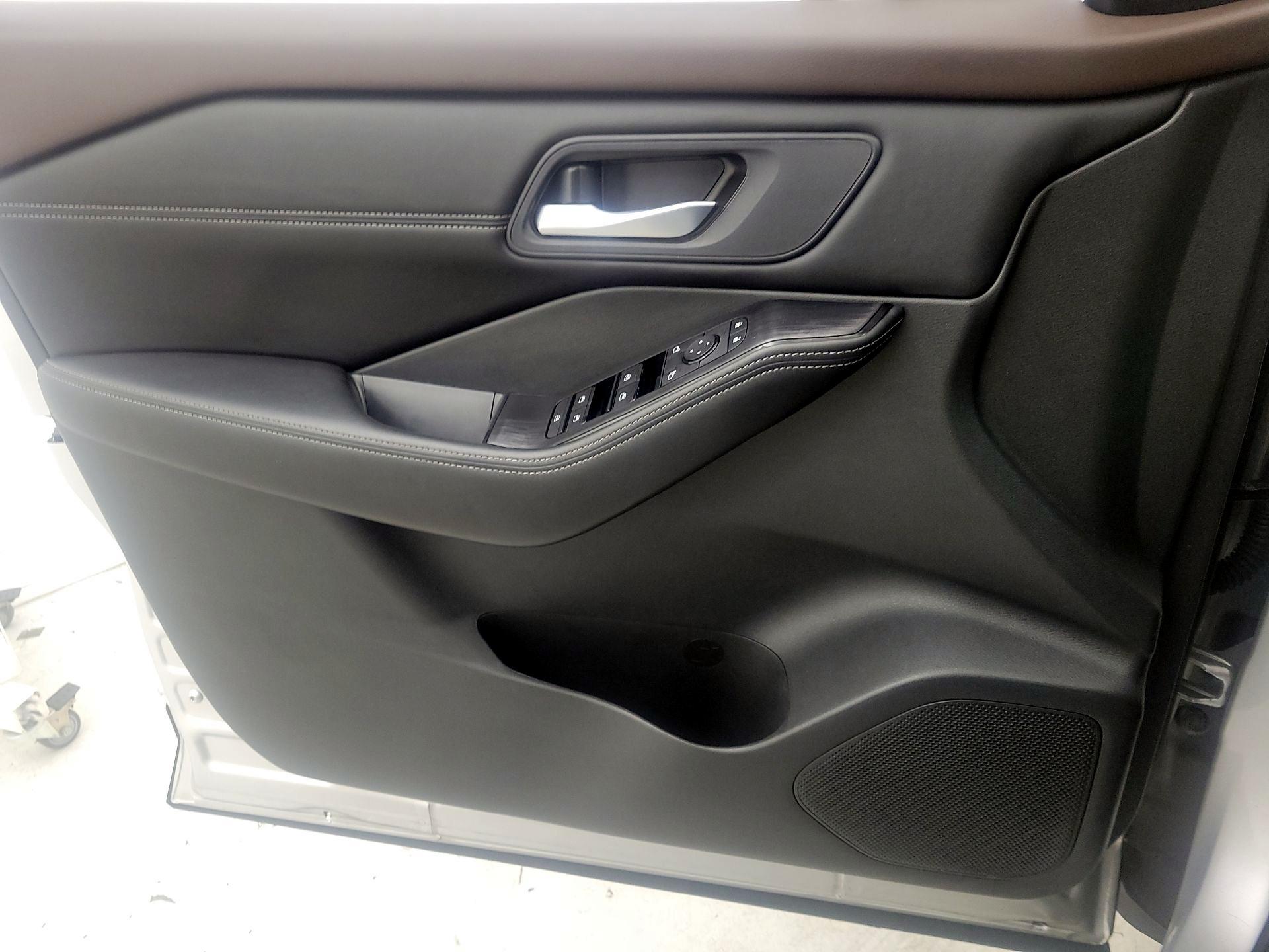 Thumbnail: 2023 Nissan Rogue - 12