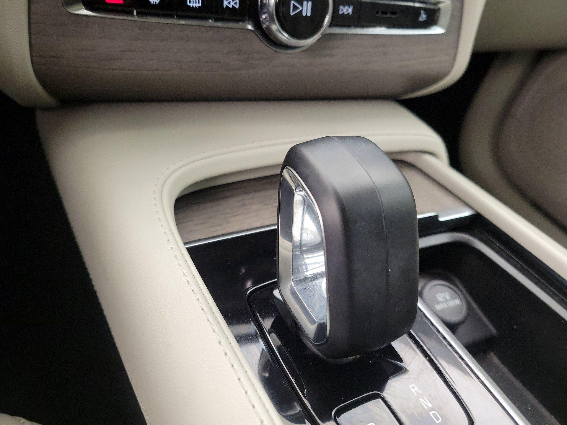 Thumbnail: 2023 Volvo XC90 - 18