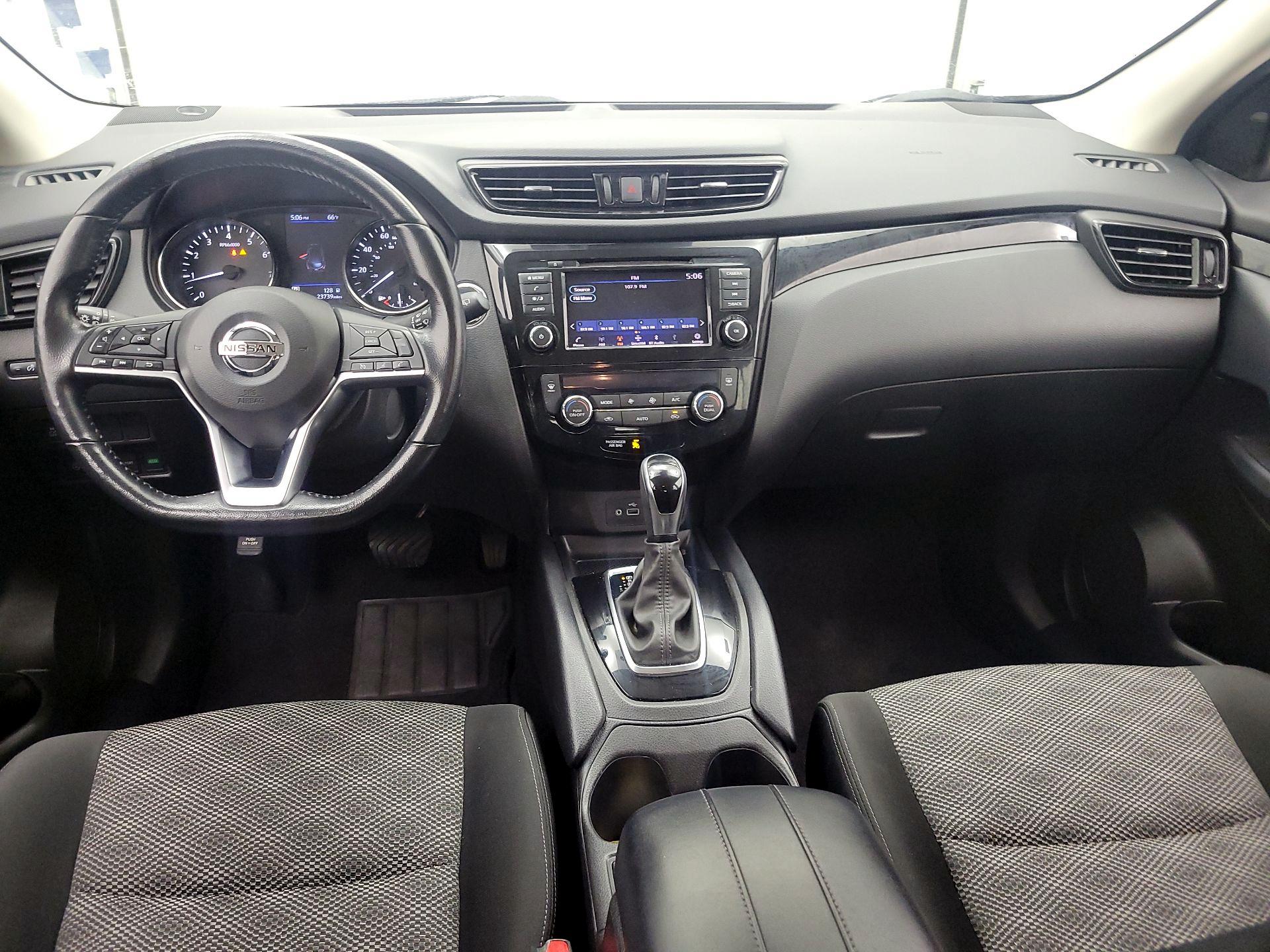 Thumbnail: 2022 Nissan Rogue Sport - 9