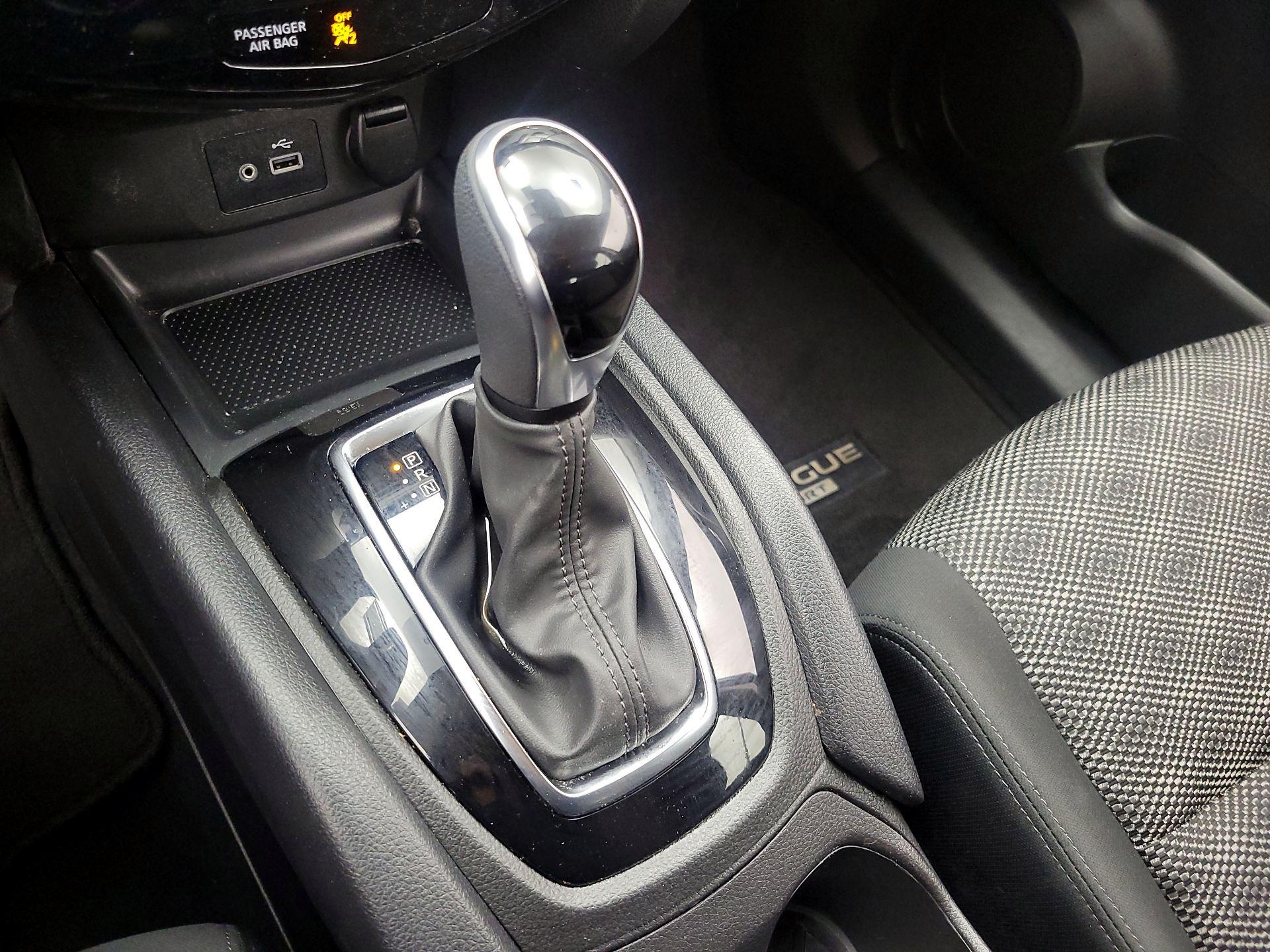 Thumbnail: 2022 Nissan Rogue Sport - 17