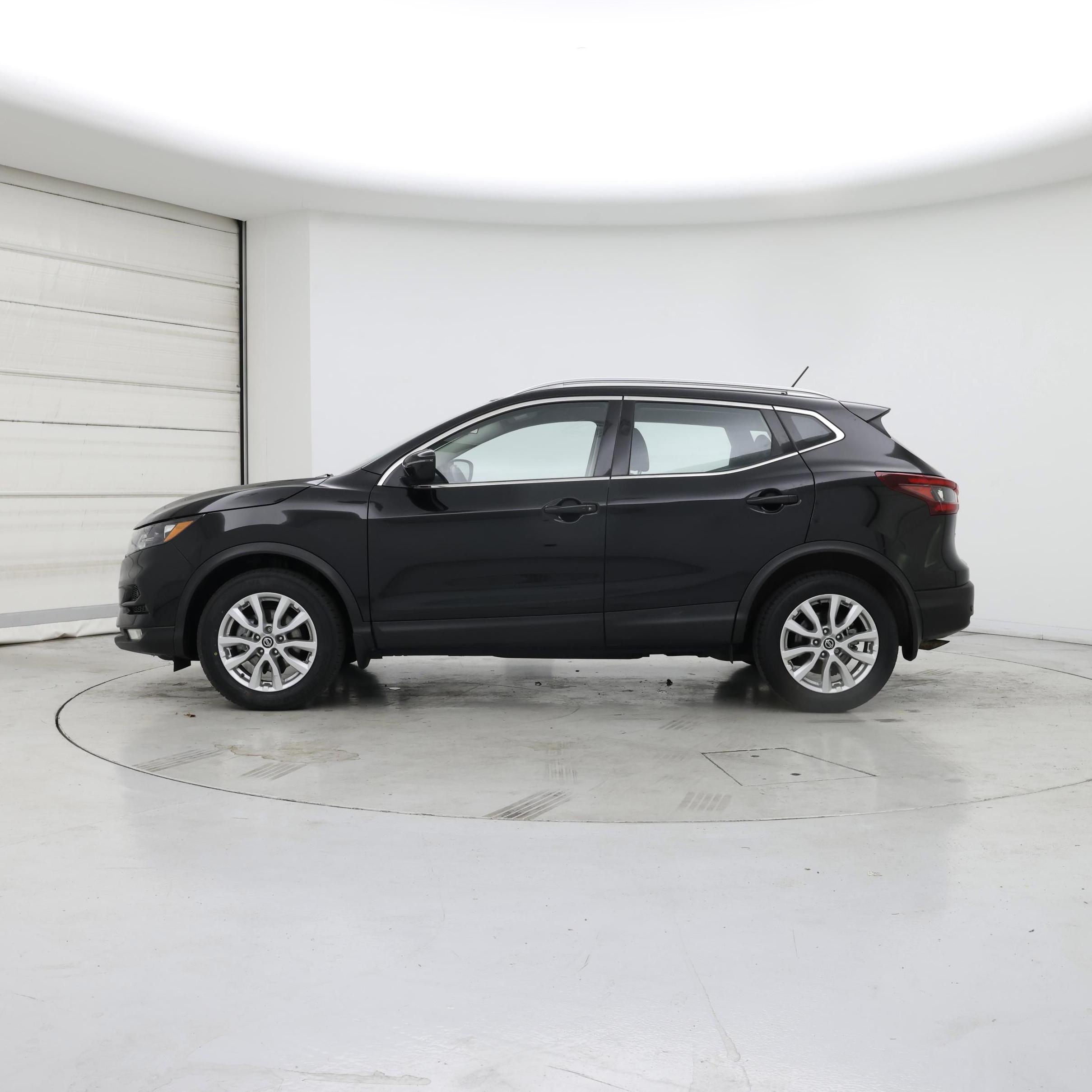 Thumbnail: 2022 Nissan Rogue Sport - 3