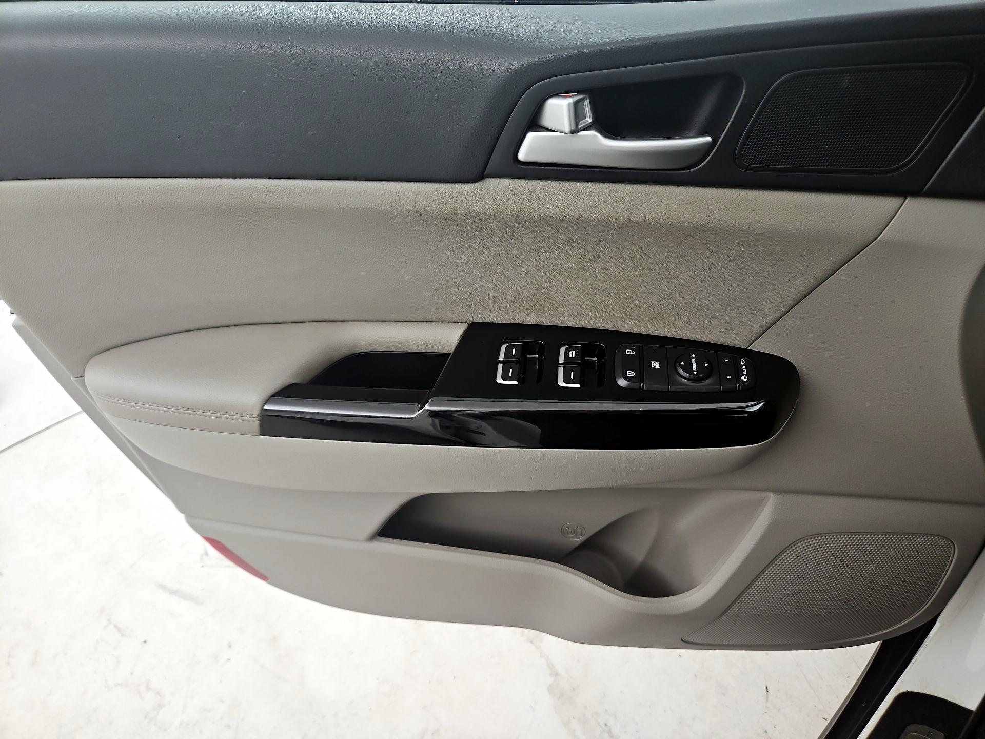 Thumbnail: 2022 Kia Sportage - 12