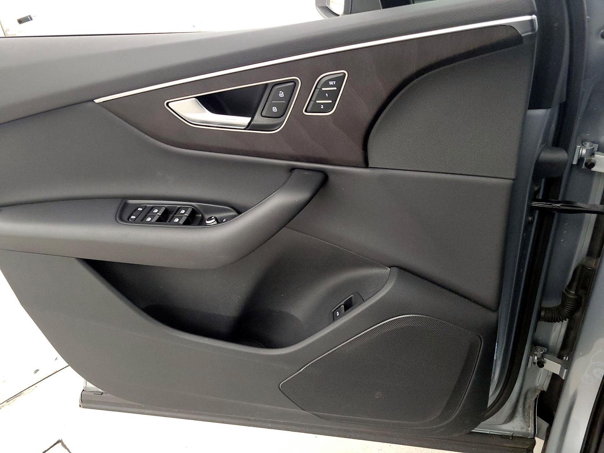 Thumbnail: 2023 Audi Q7 - 12