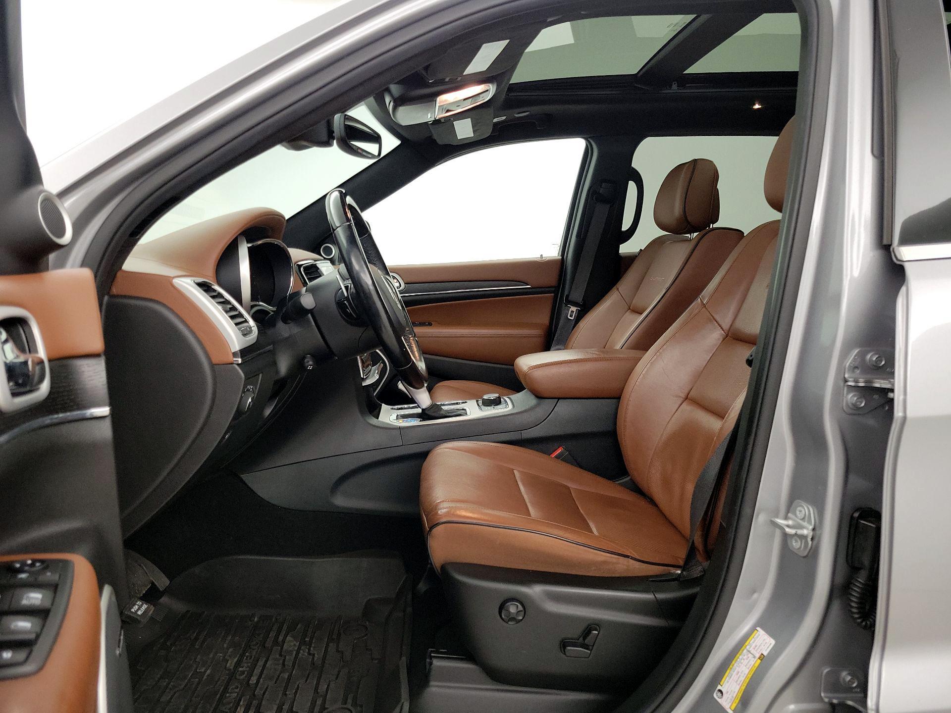 Thumbnail: 2020 Jeep Grand Cherokee - 11