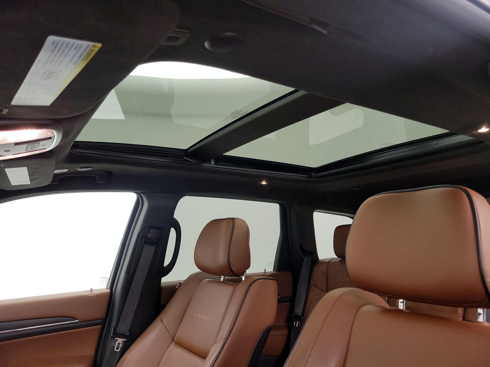 Thumbnail: 2020 Jeep Grand Cherokee - 20