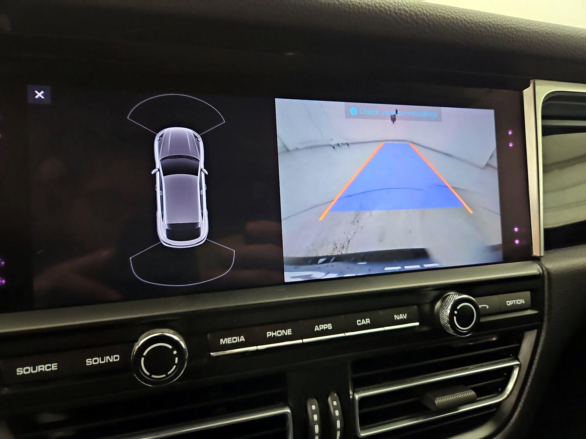 Thumbnail: 2021 Porsche Macan - 15