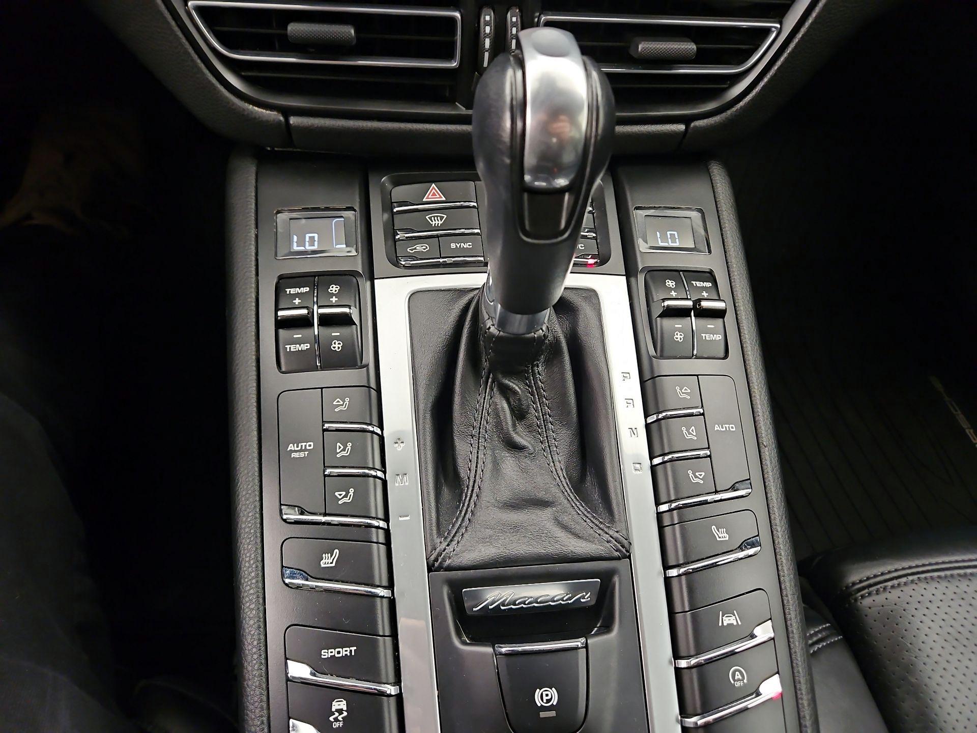 Thumbnail: 2021 Porsche Macan - 17