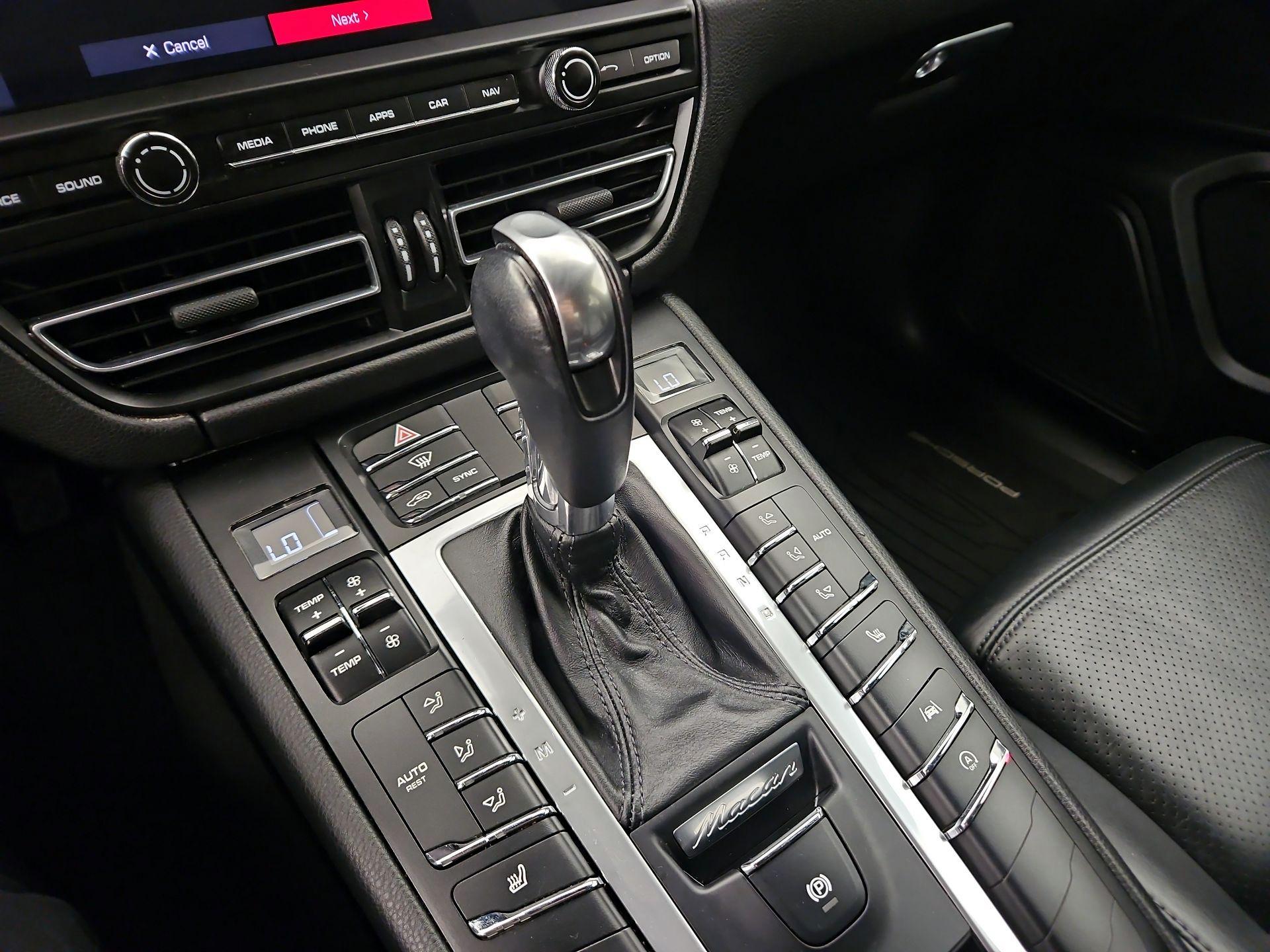 Thumbnail: 2021 Porsche Macan - 18