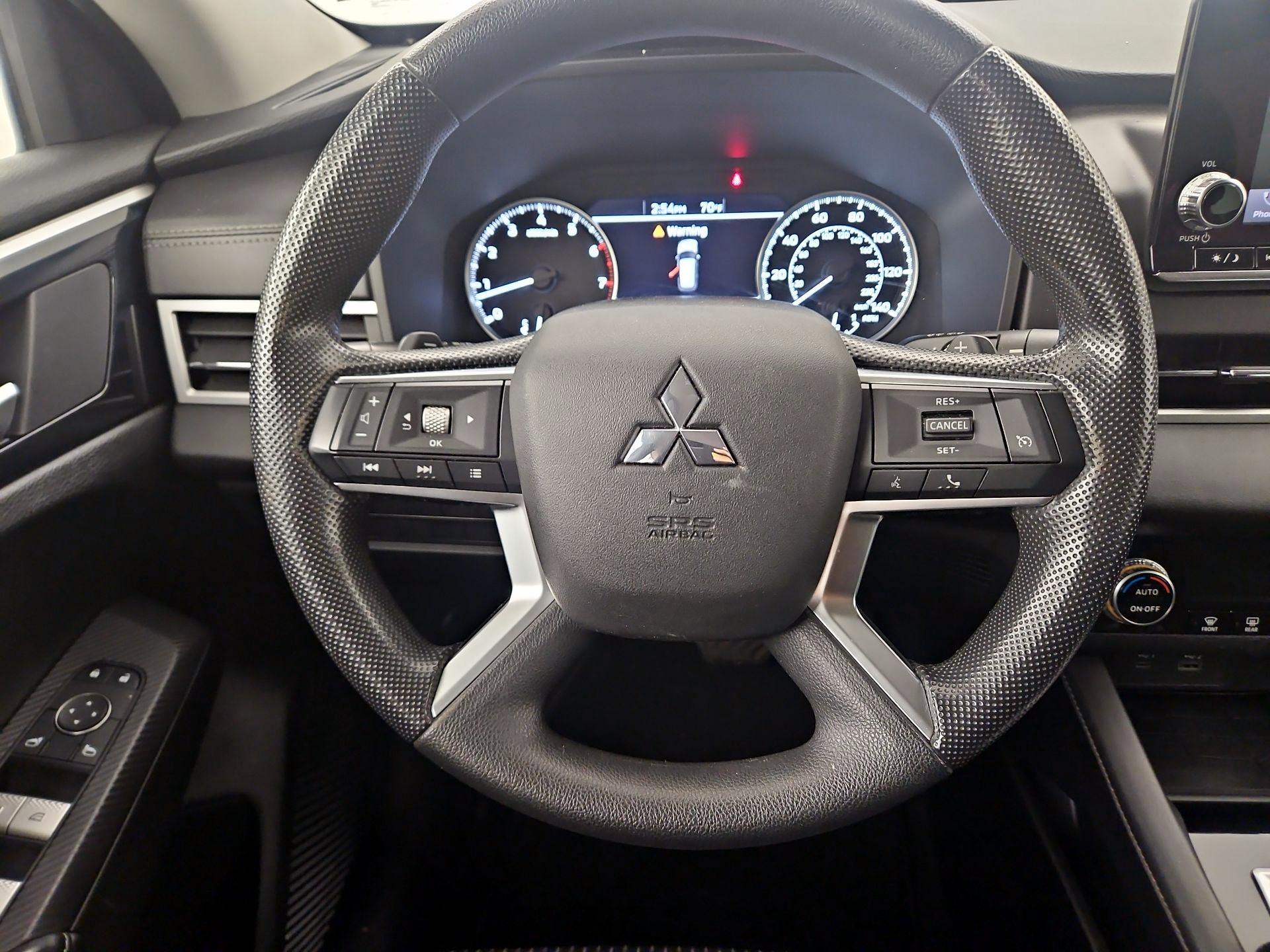 Thumbnail: 2022 Mitsubishi Outlander - 10