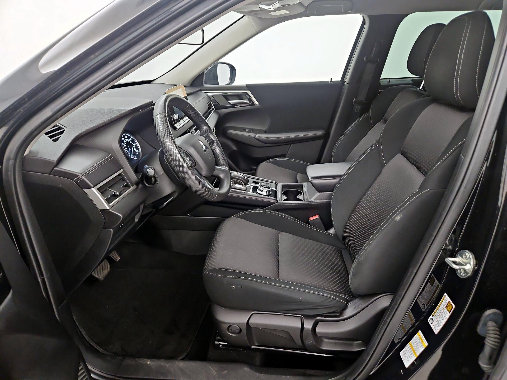 Thumbnail: 2022 Mitsubishi Outlander - 11