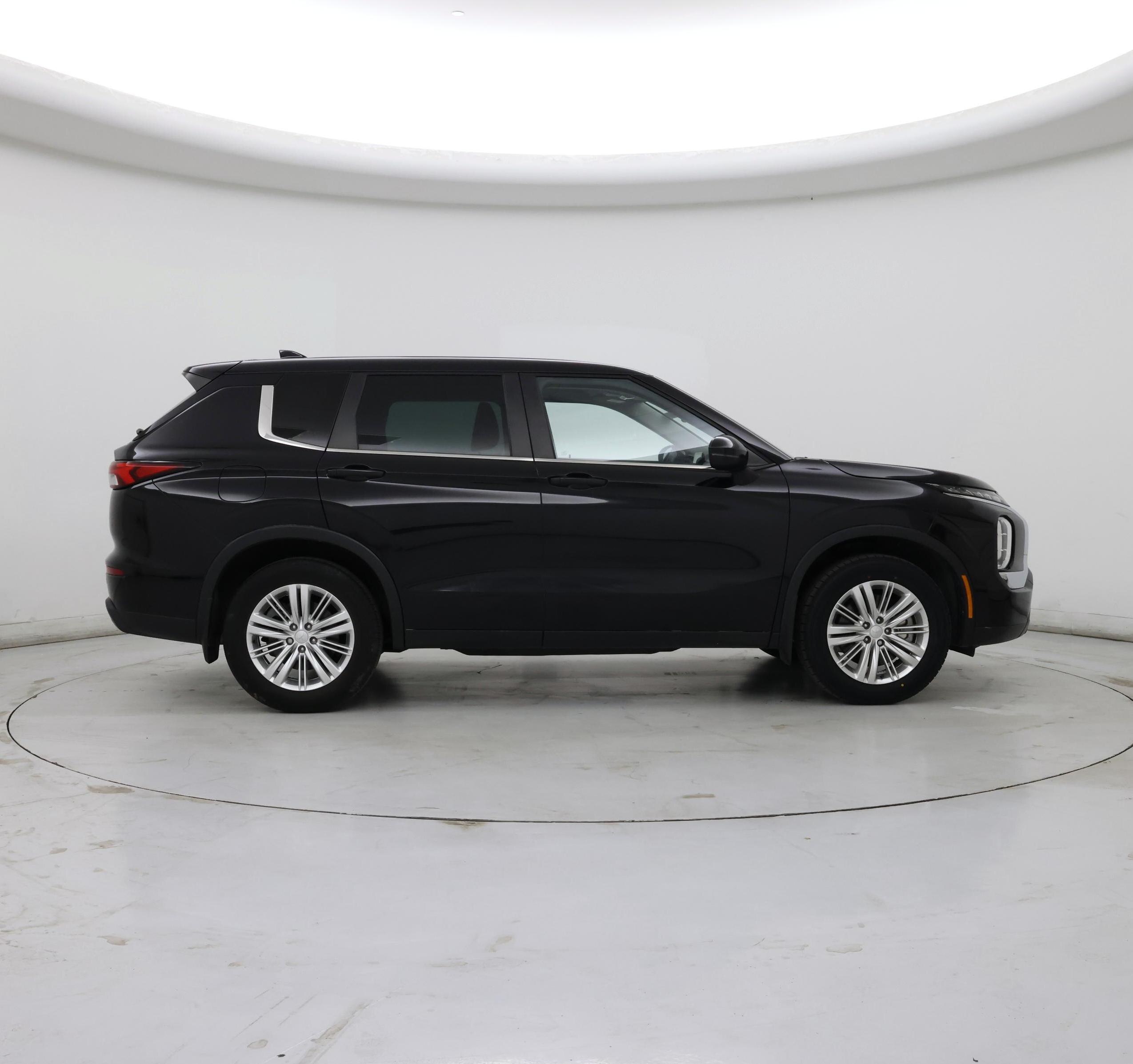 Thumbnail: 2022 Mitsubishi Outlander - 7