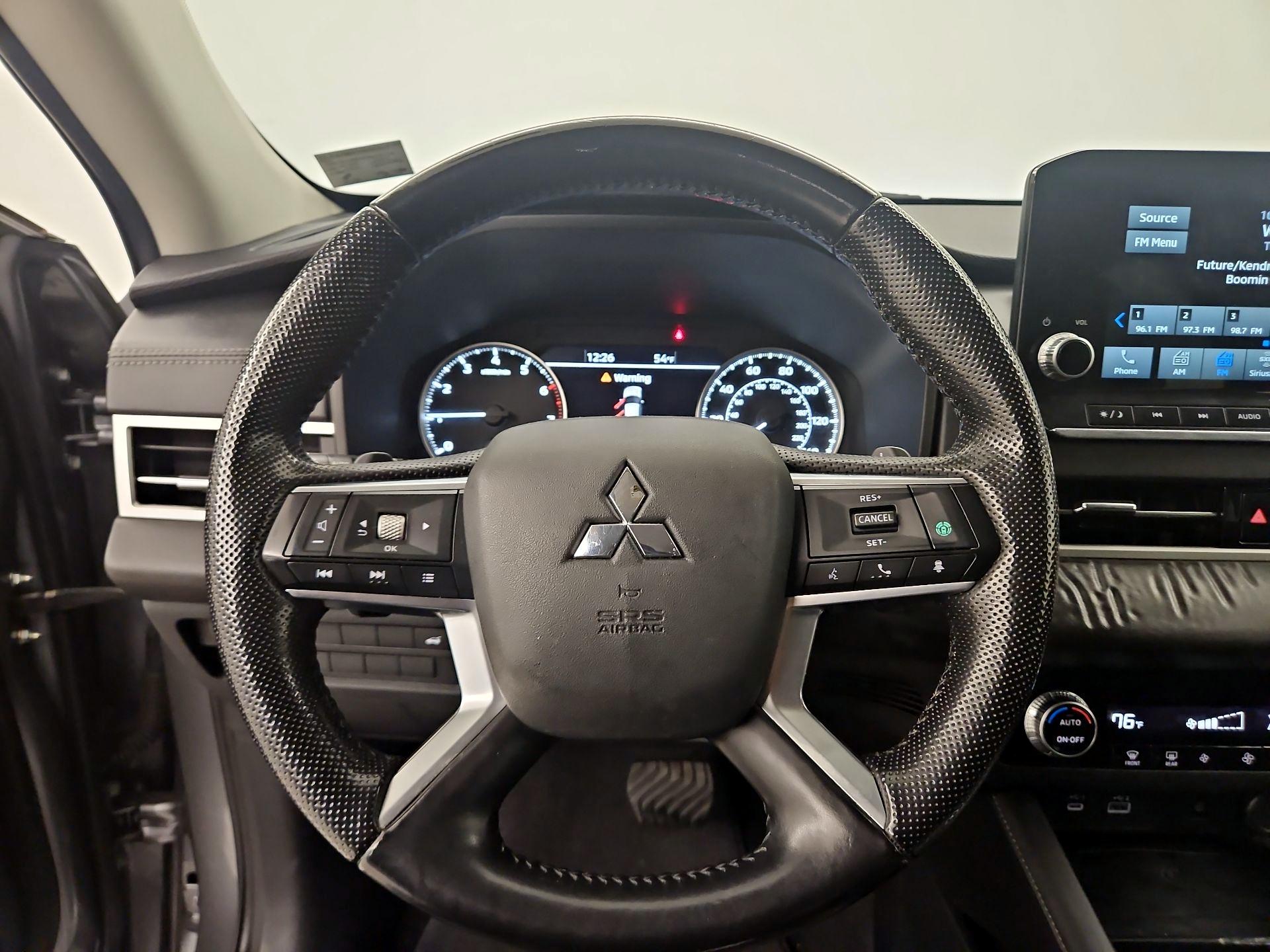 Thumbnail: 2022 Mitsubishi Outlander - 10