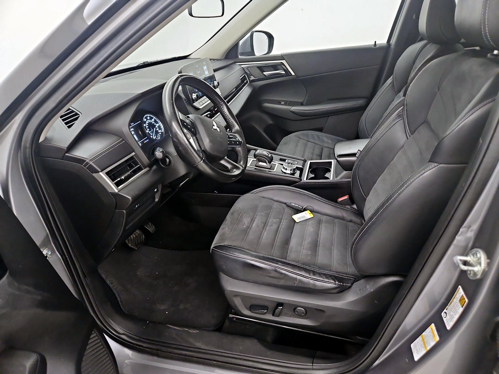 Thumbnail: 2022 Mitsubishi Outlander - 11