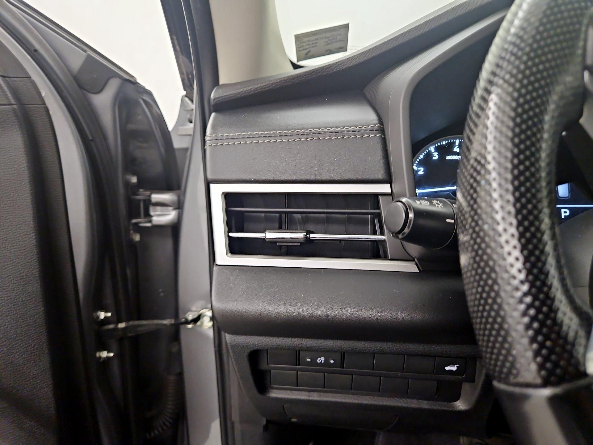 Thumbnail: 2022 Mitsubishi Outlander - 13