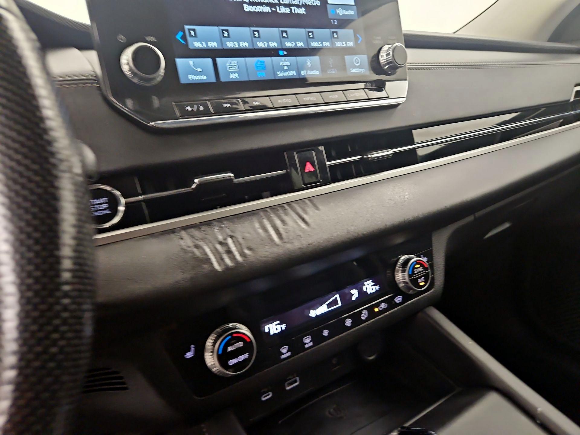 Thumbnail: 2022 Mitsubishi Outlander - 16