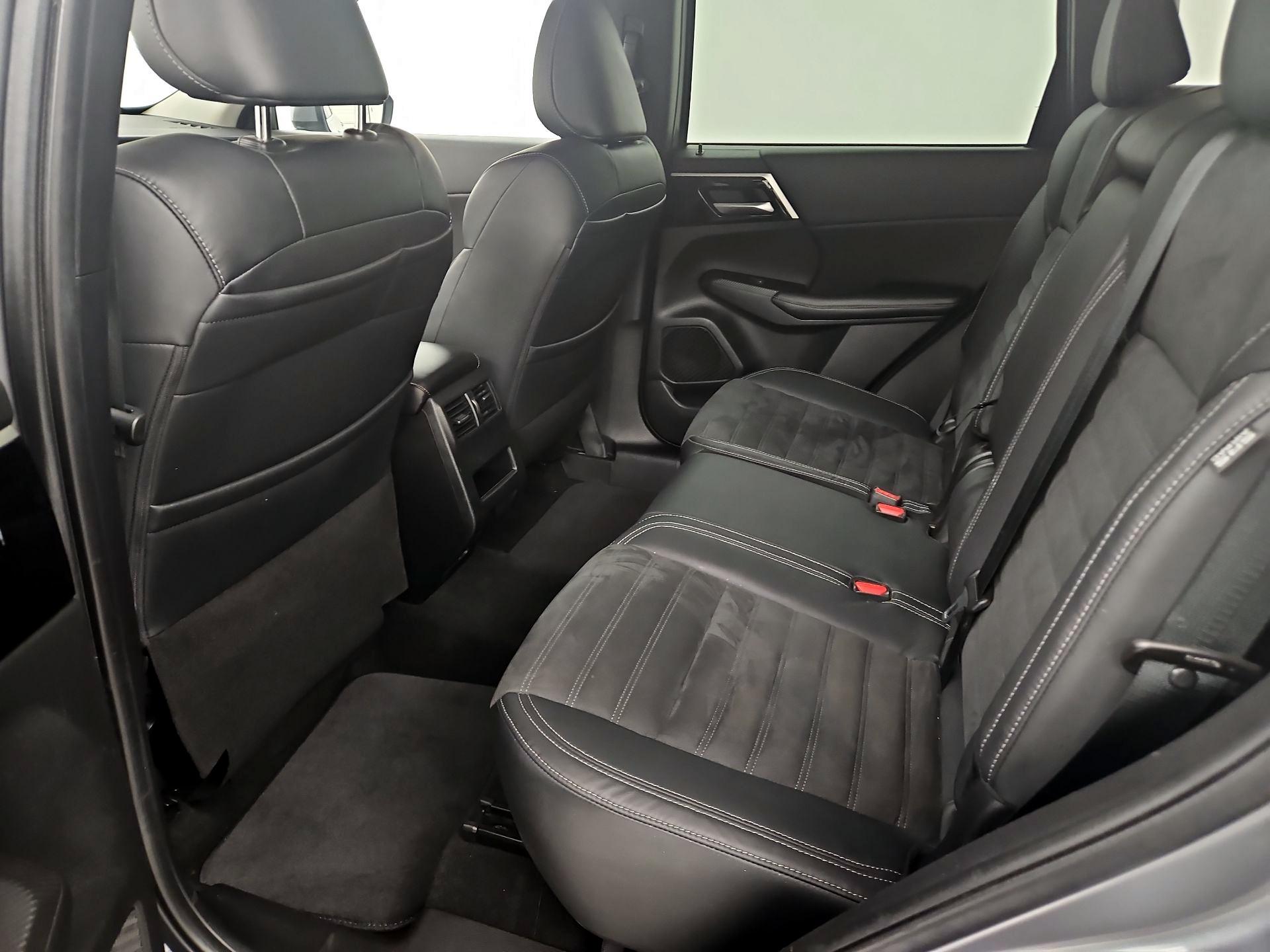 Thumbnail: 2022 Mitsubishi Outlander - 19