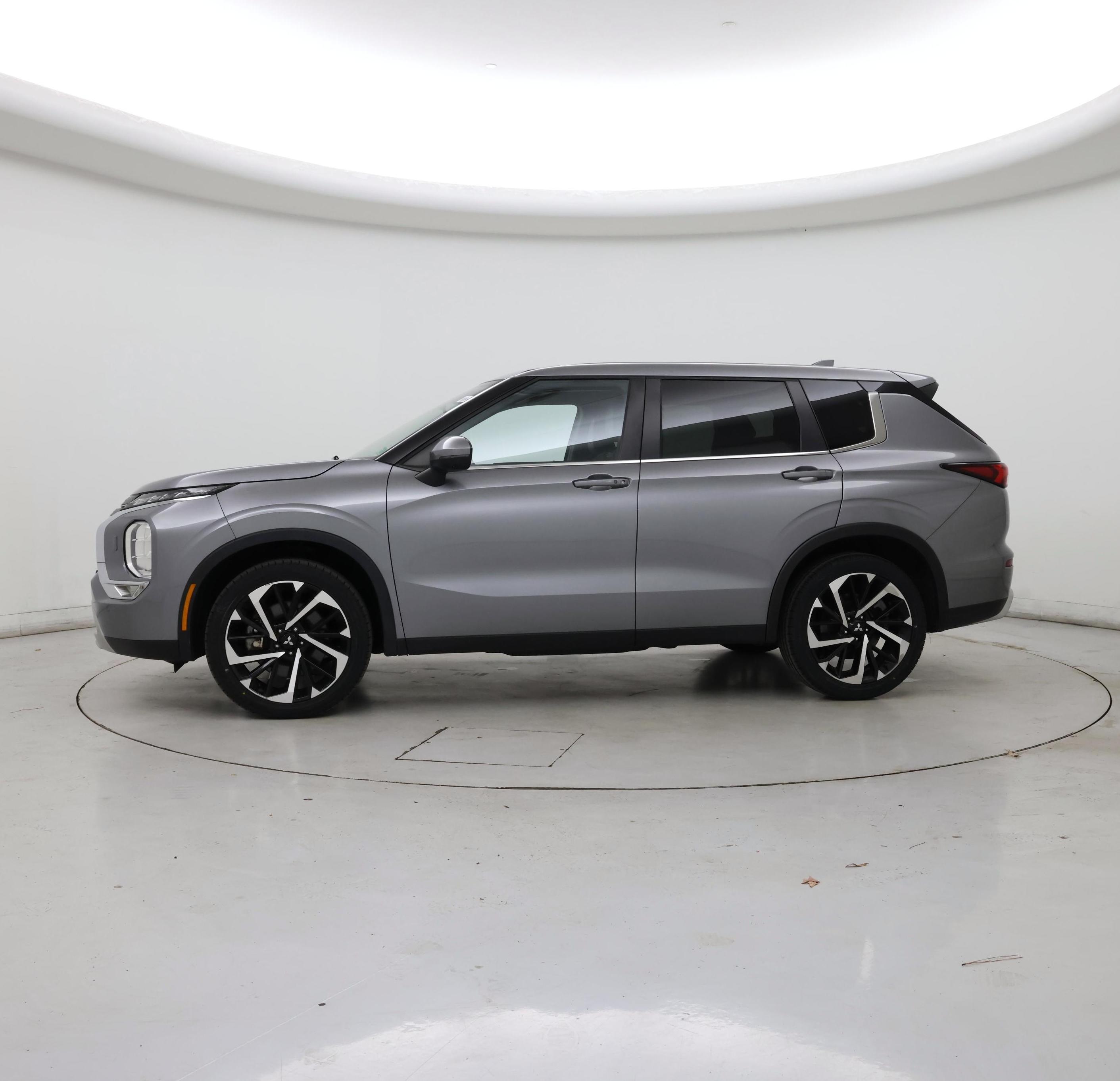 Thumbnail: 2022 Mitsubishi Outlander - 3