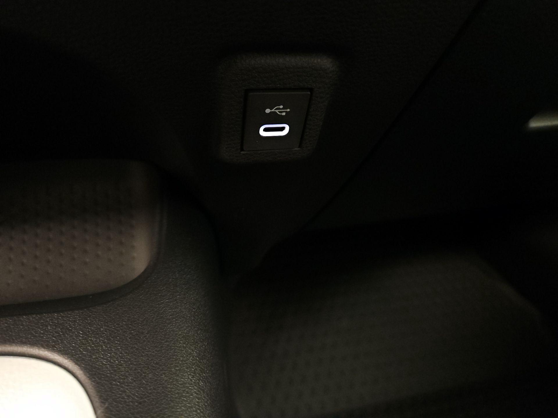 Thumbnail: 2025 Toyota Corolla - 18