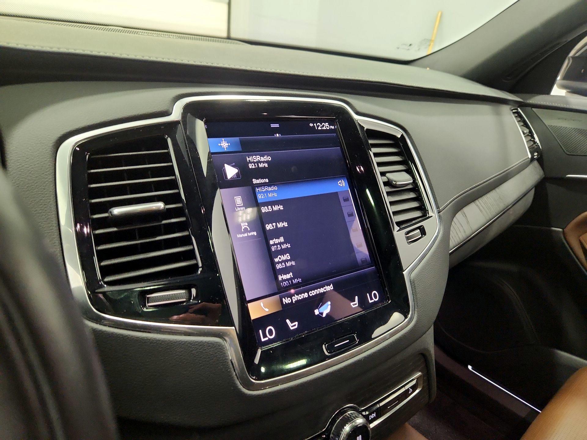 Thumbnail: 2022 Volvo XC90 - 16