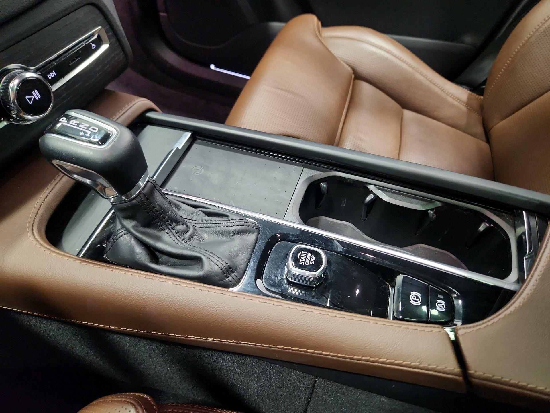 Thumbnail: 2022 Volvo XC90 - 18