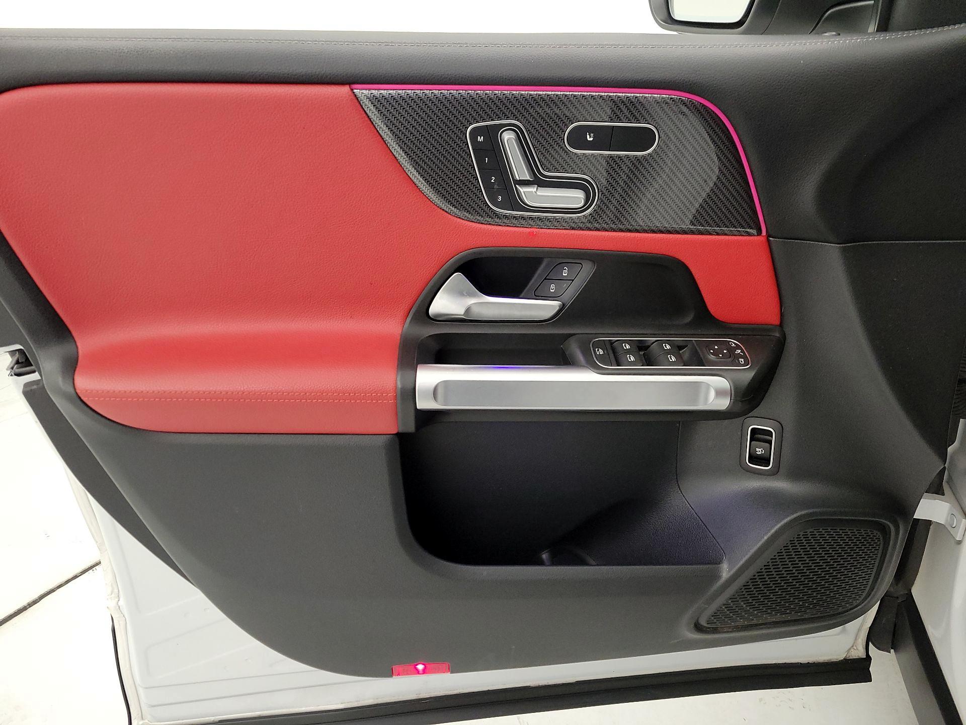 Thumbnail: 2021 Mercedes-Benz GLB - 12