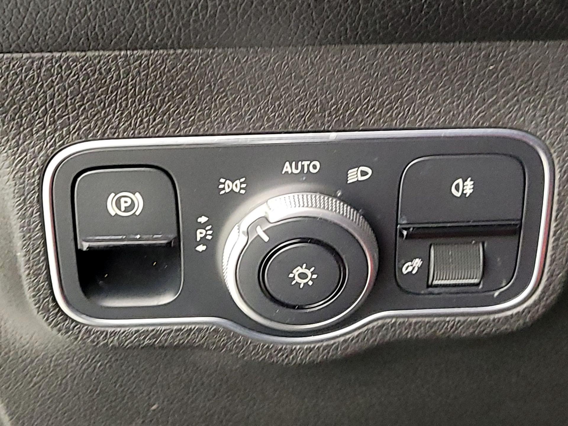 Thumbnail: 2021 Mercedes-Benz GLB - 13