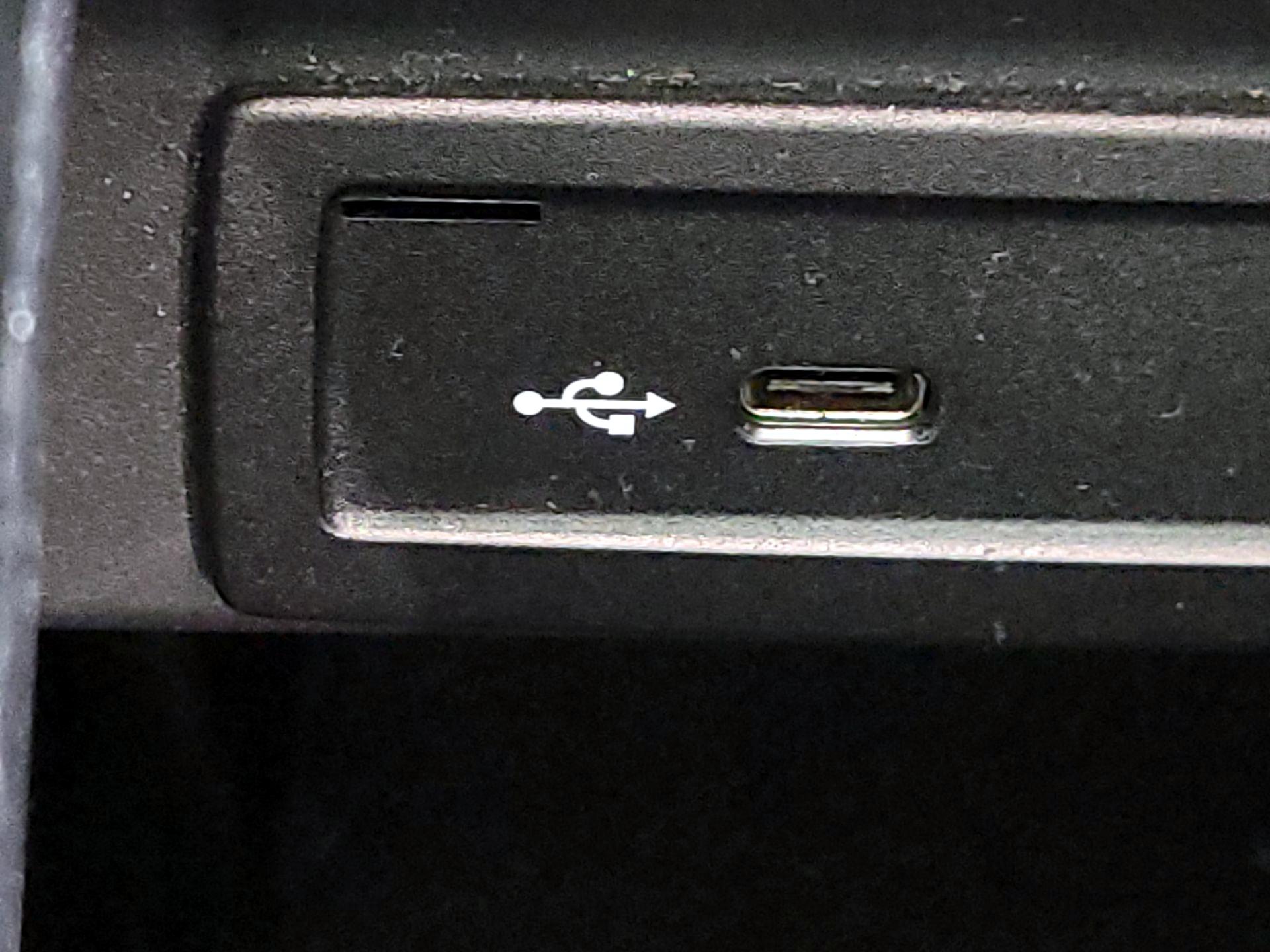 Thumbnail: 2021 Mercedes-Benz GLB - 18