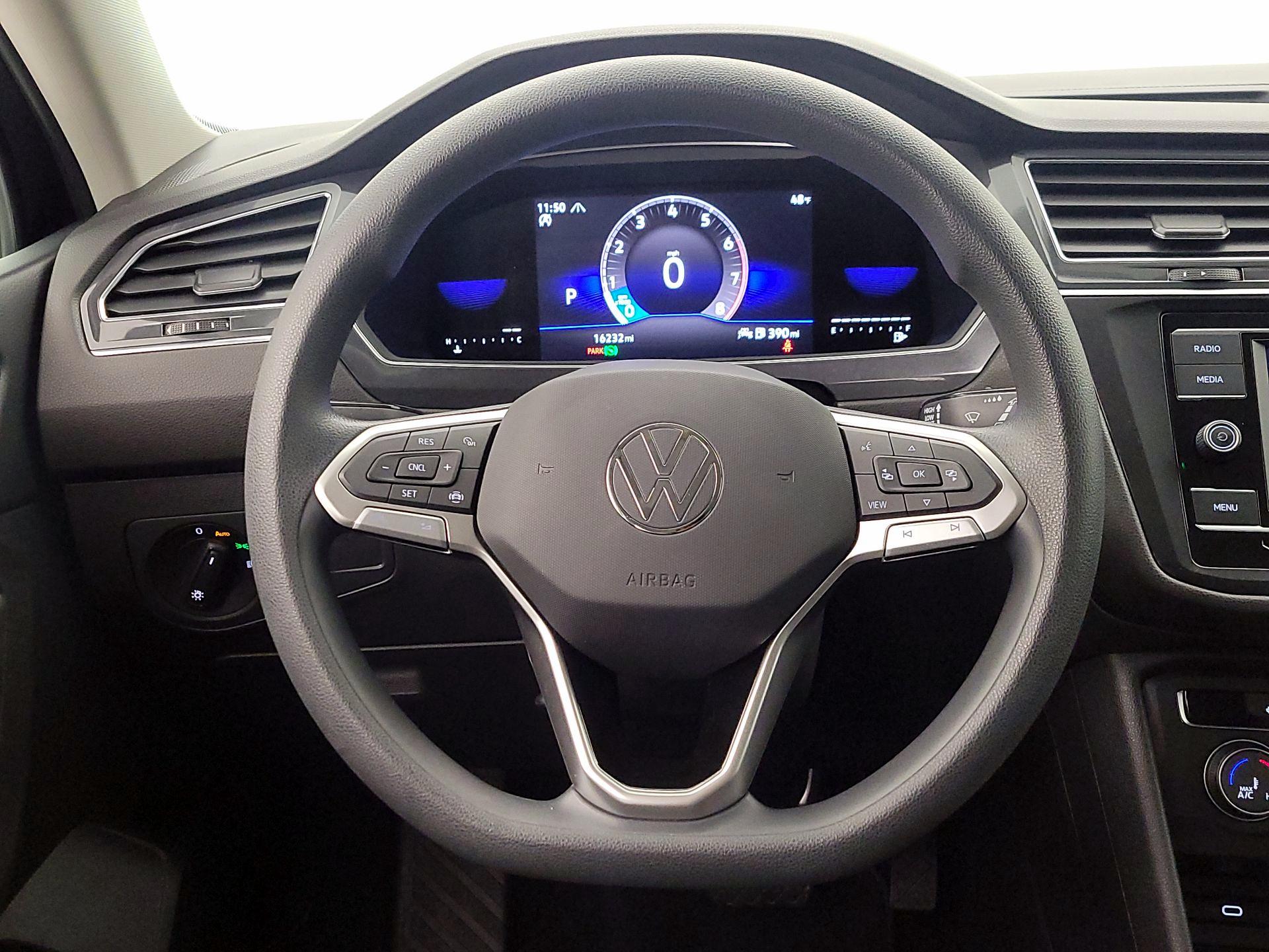 Thumbnail: 2022 Volkswagen Tiguan - 10