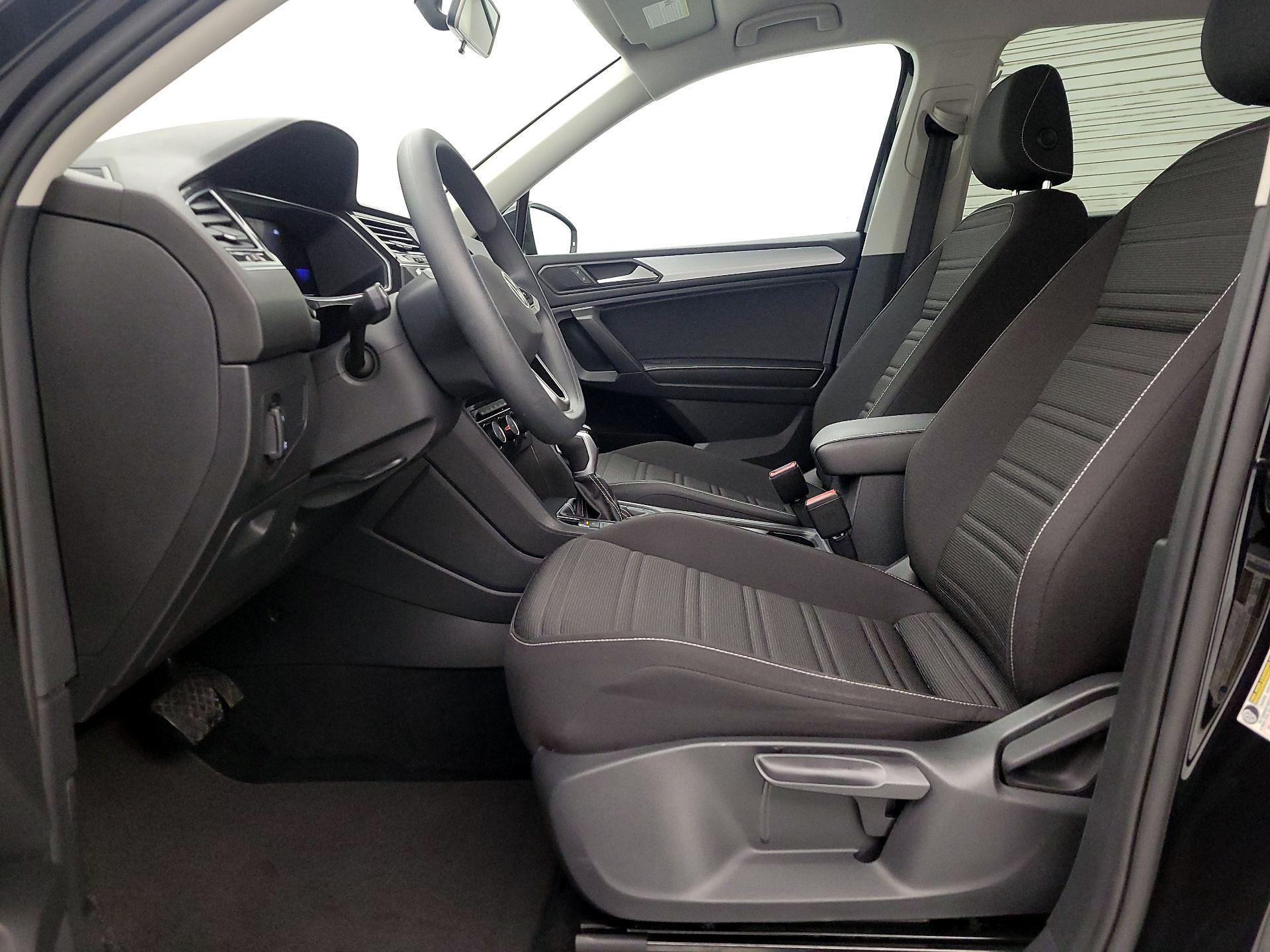 Thumbnail: 2022 Volkswagen Tiguan - 11