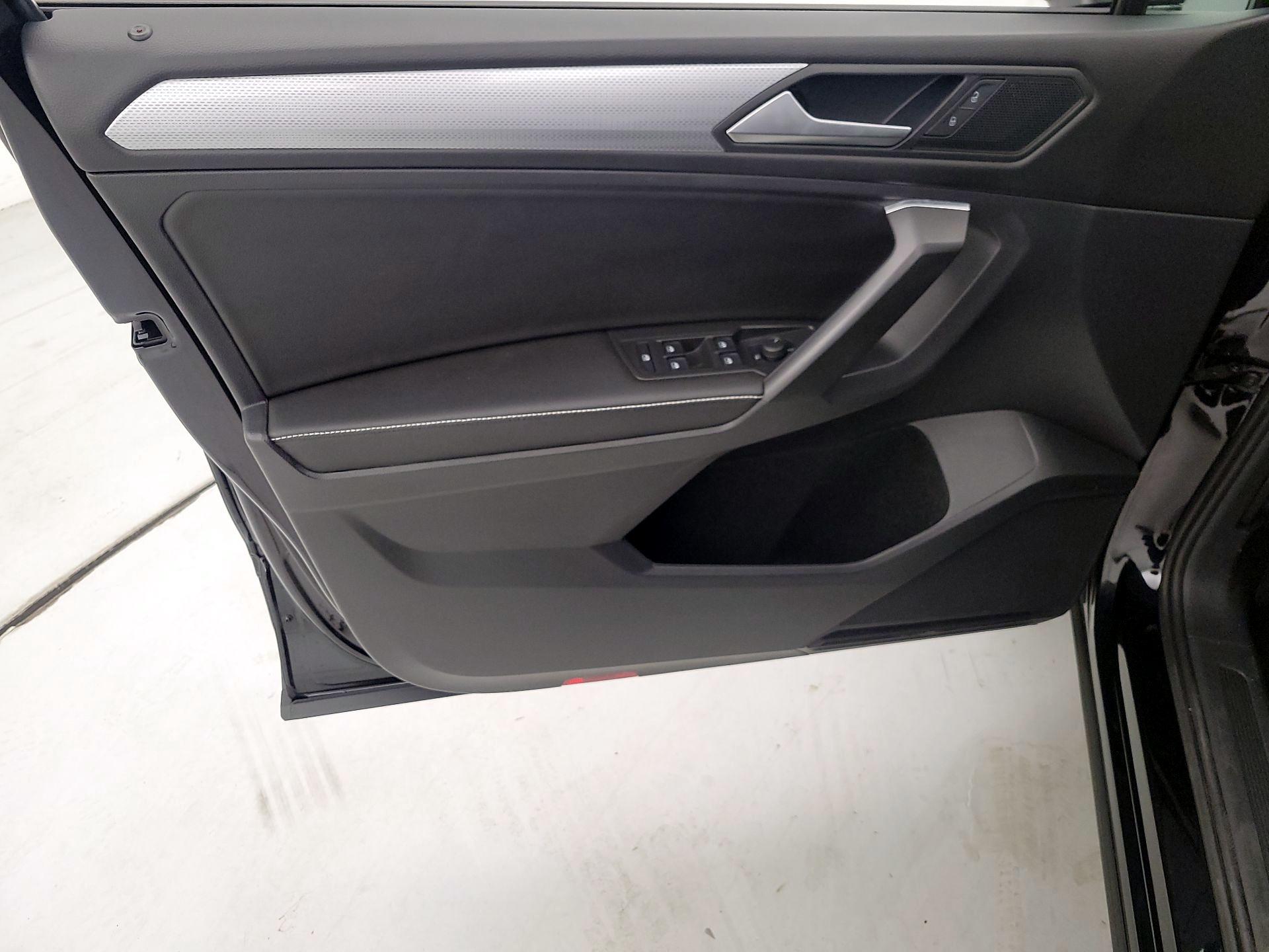 Thumbnail: 2022 Volkswagen Tiguan - 12