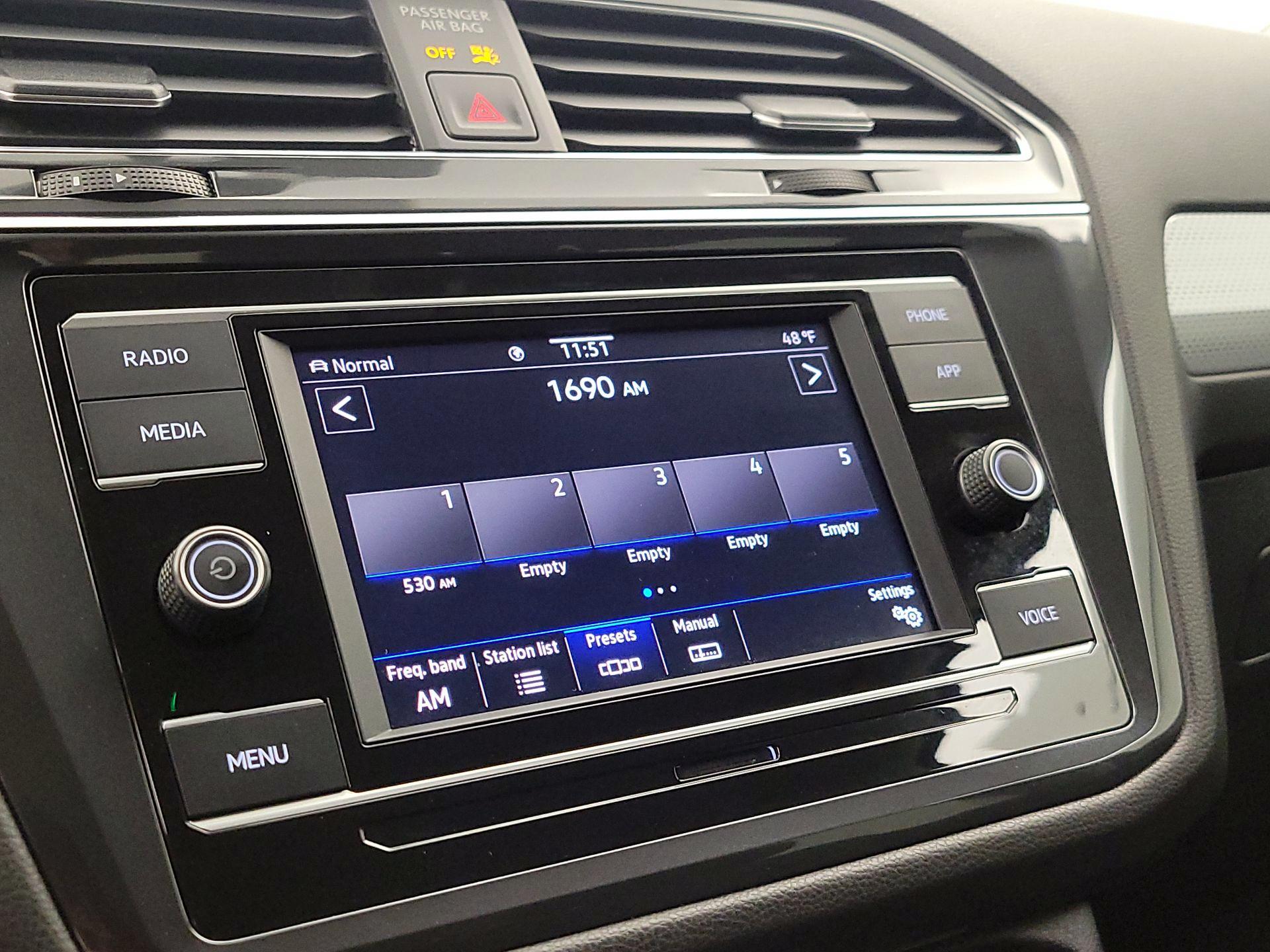 Thumbnail: 2022 Volkswagen Tiguan - 15