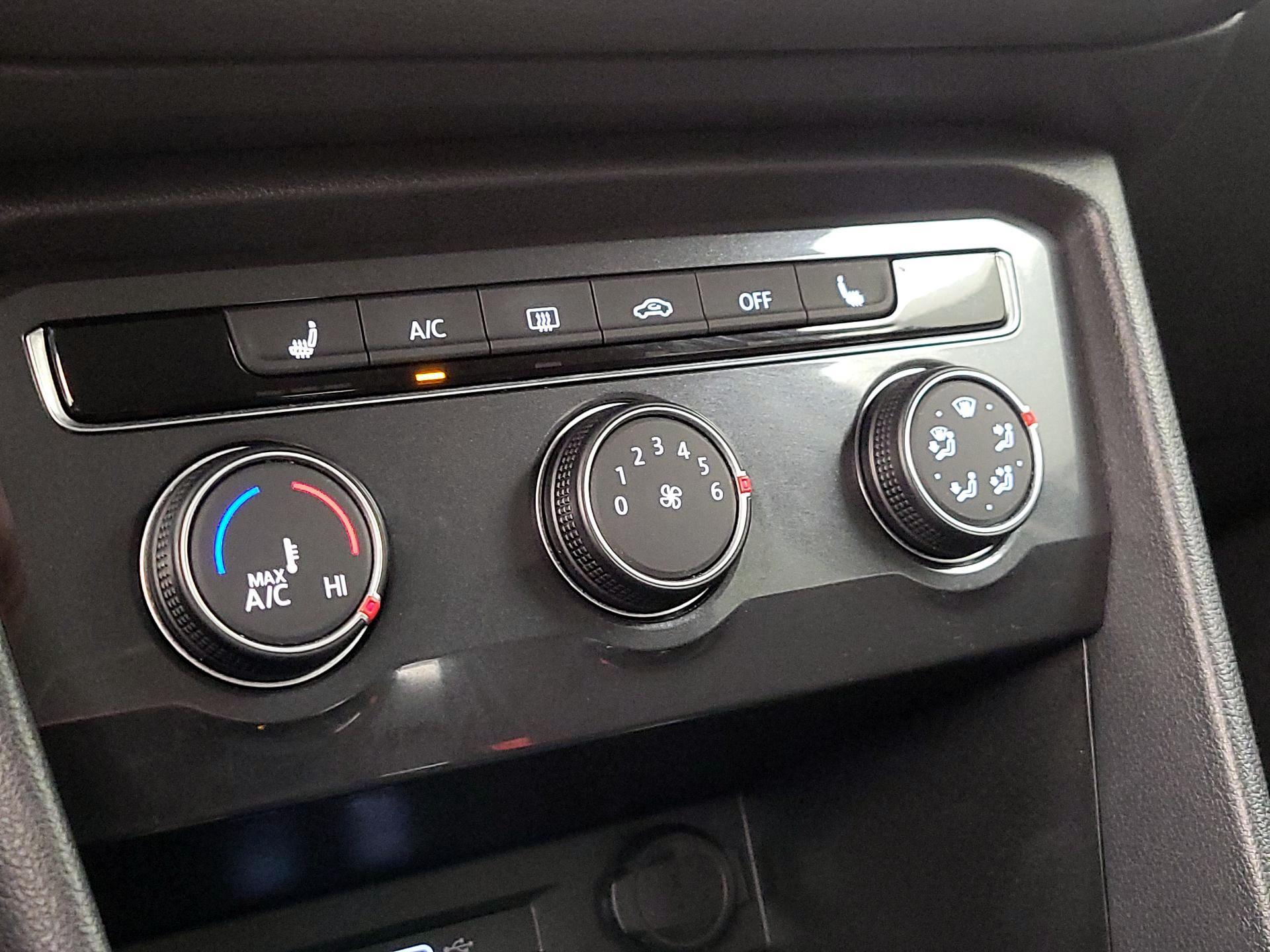 Thumbnail: 2022 Volkswagen Tiguan - 16