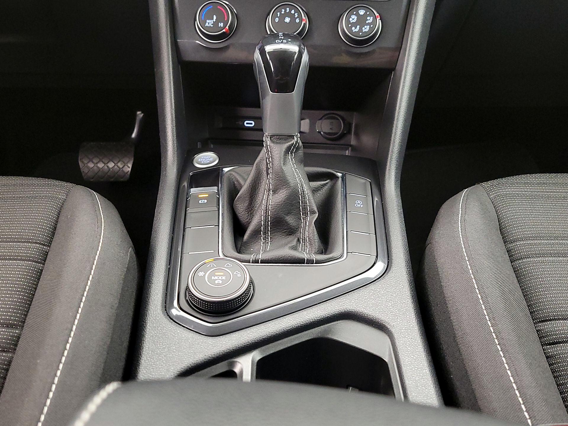 Thumbnail: 2022 Volkswagen Tiguan - 17